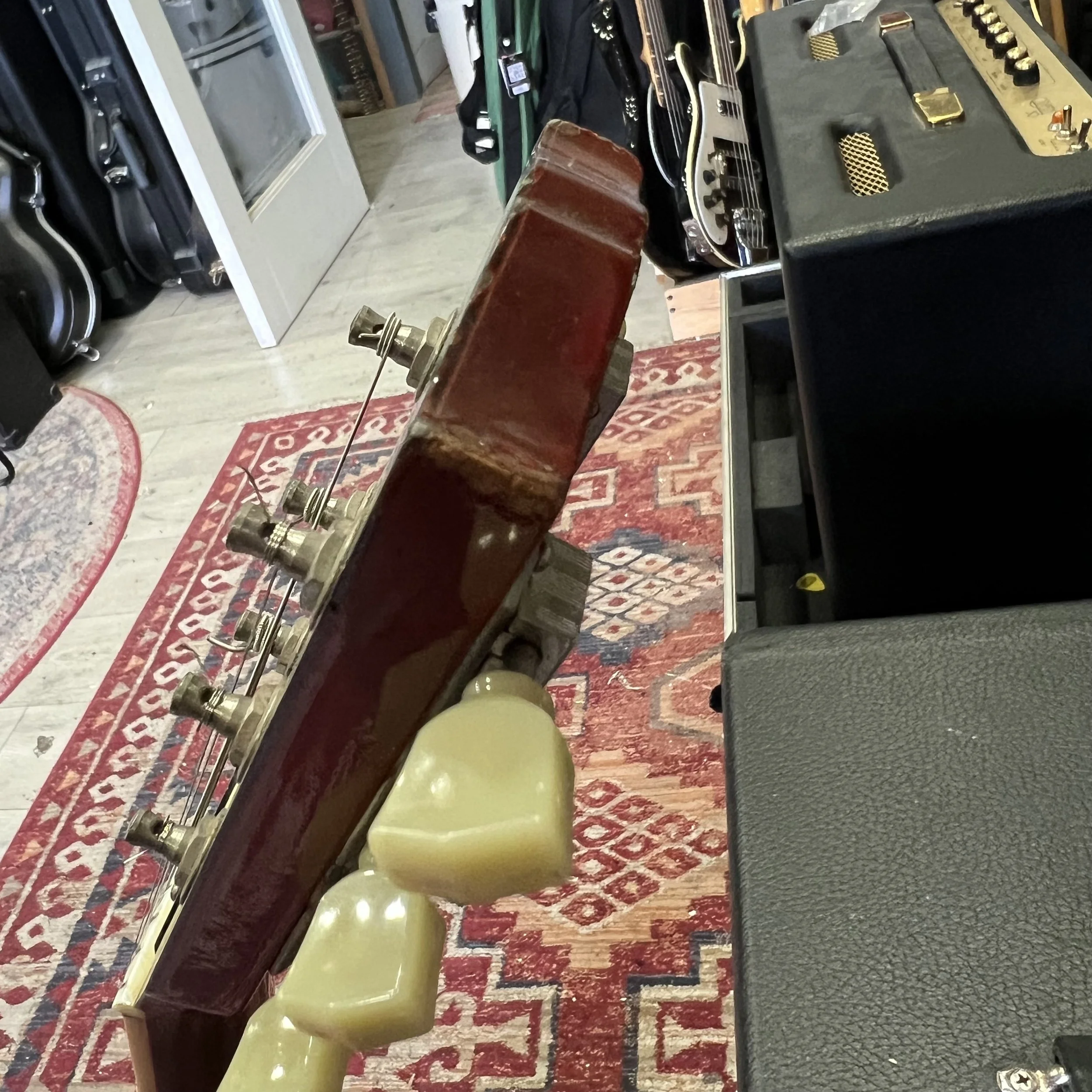 Gibson-SG-Standard-electric-Guitar-HeritageCherry-010.jpeg