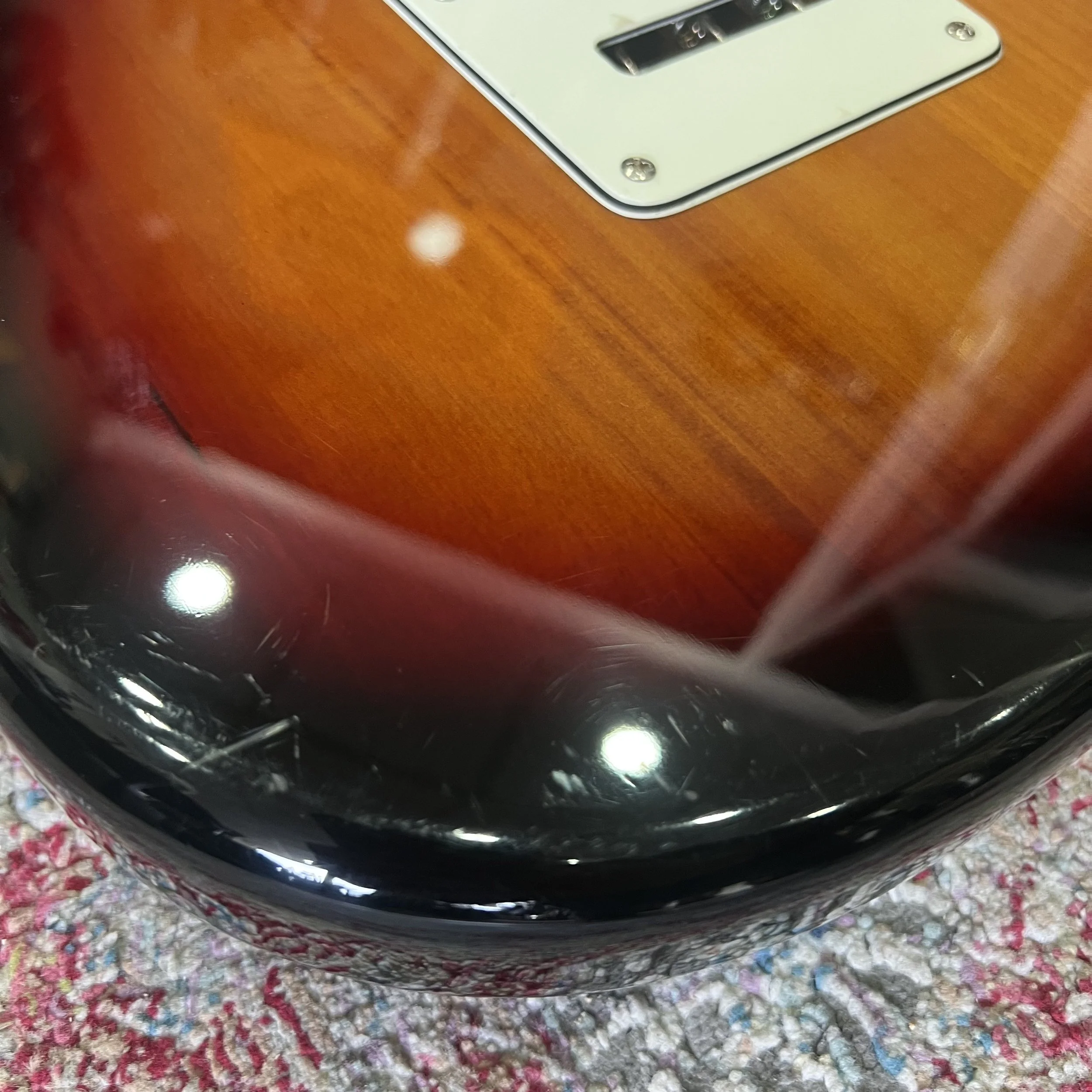Squier-ClassicVibe-70s-Stratocaster-HSS-3tonesunburst-guitar-017.jpeg