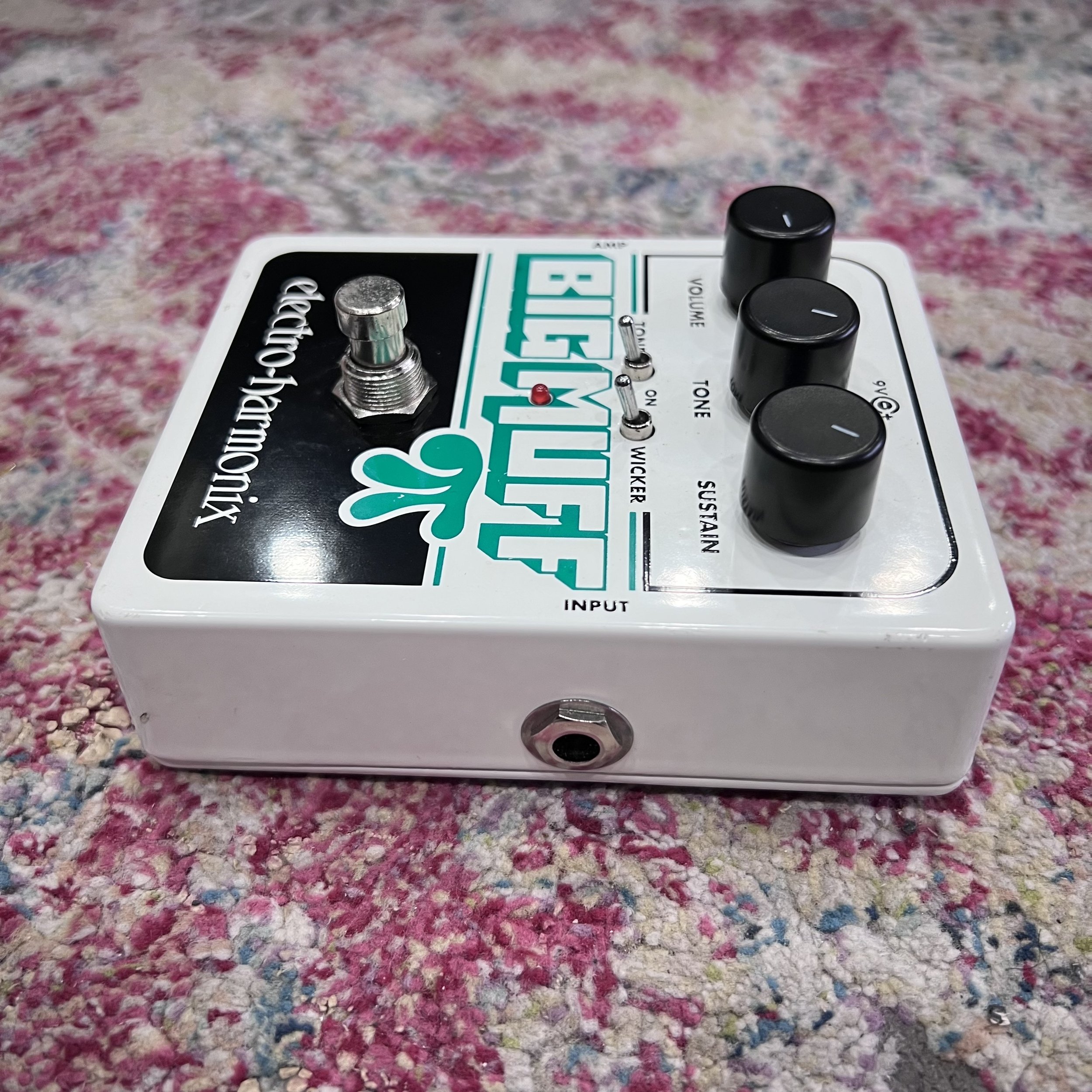 EHXBigMuffWickerGuitarPedal_03.jpeg