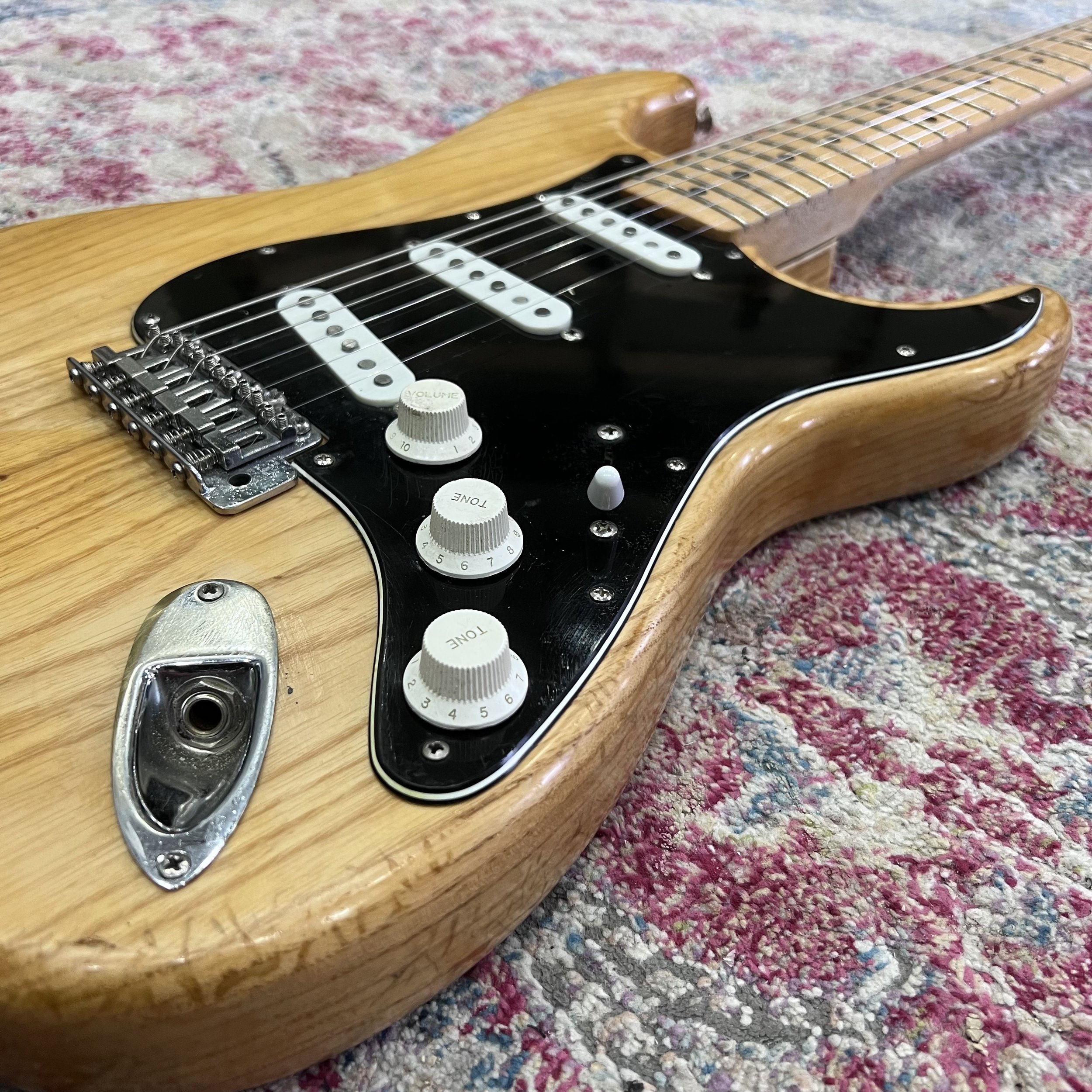 Fender70sStratocasterNatural_03.jpeg