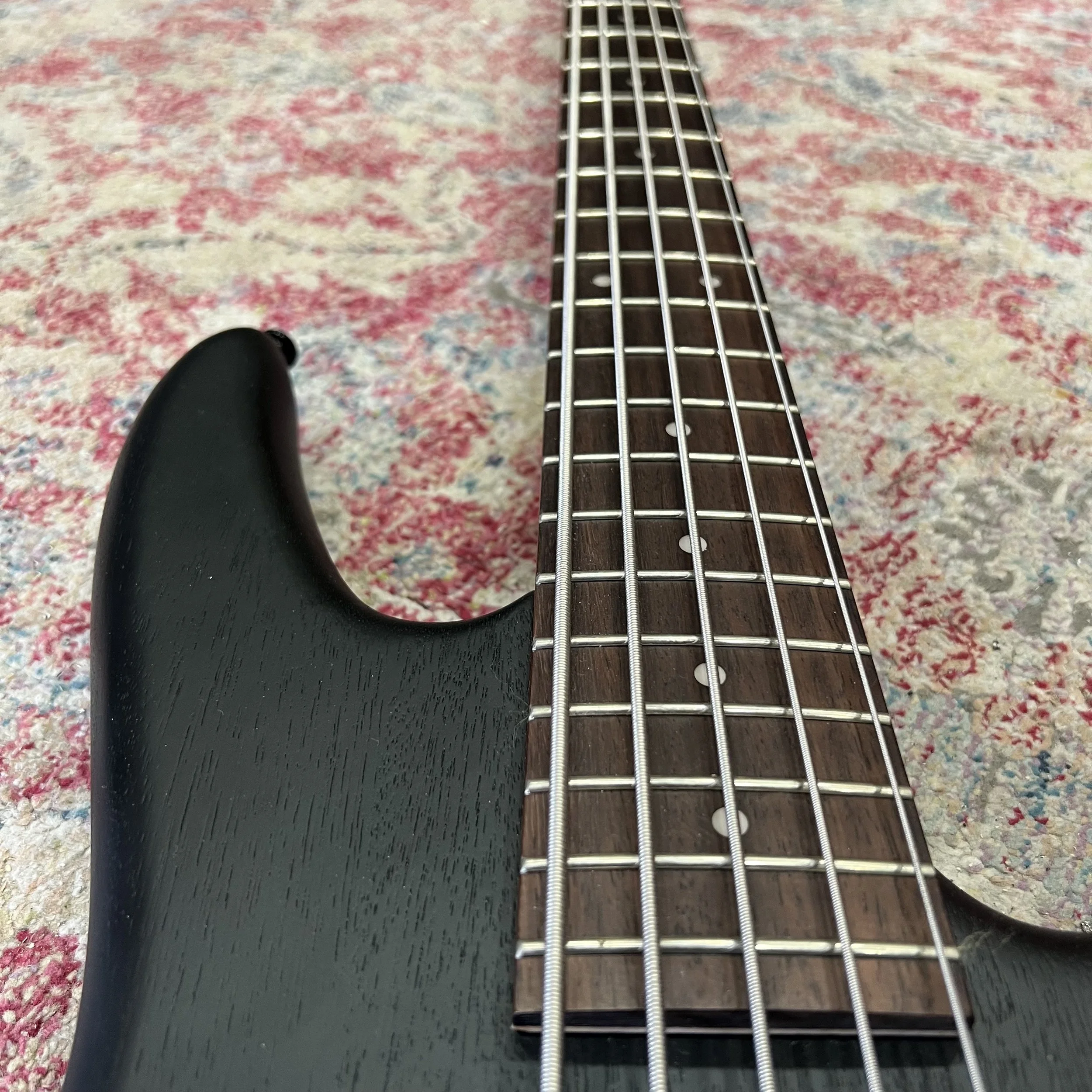 Ibanez-Gi-Soundgear- GSR205B-5-String-Bass-Guitar-Black-05.jpeg