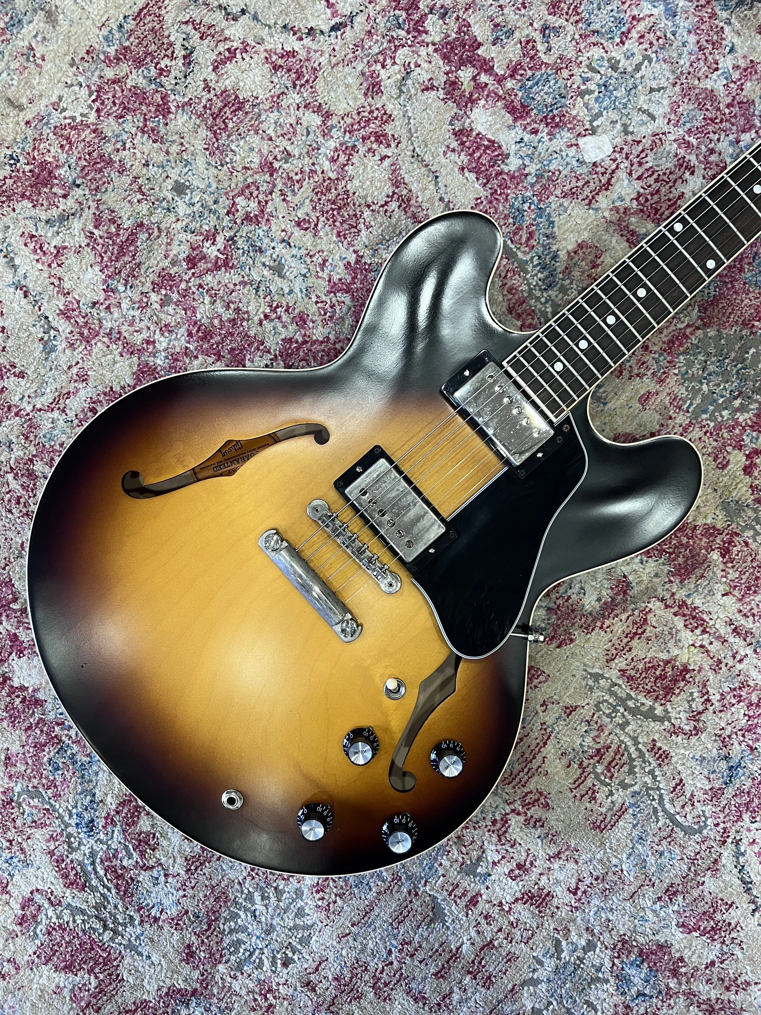 GibsonES335SatinVintageSunburst_05.jpeg