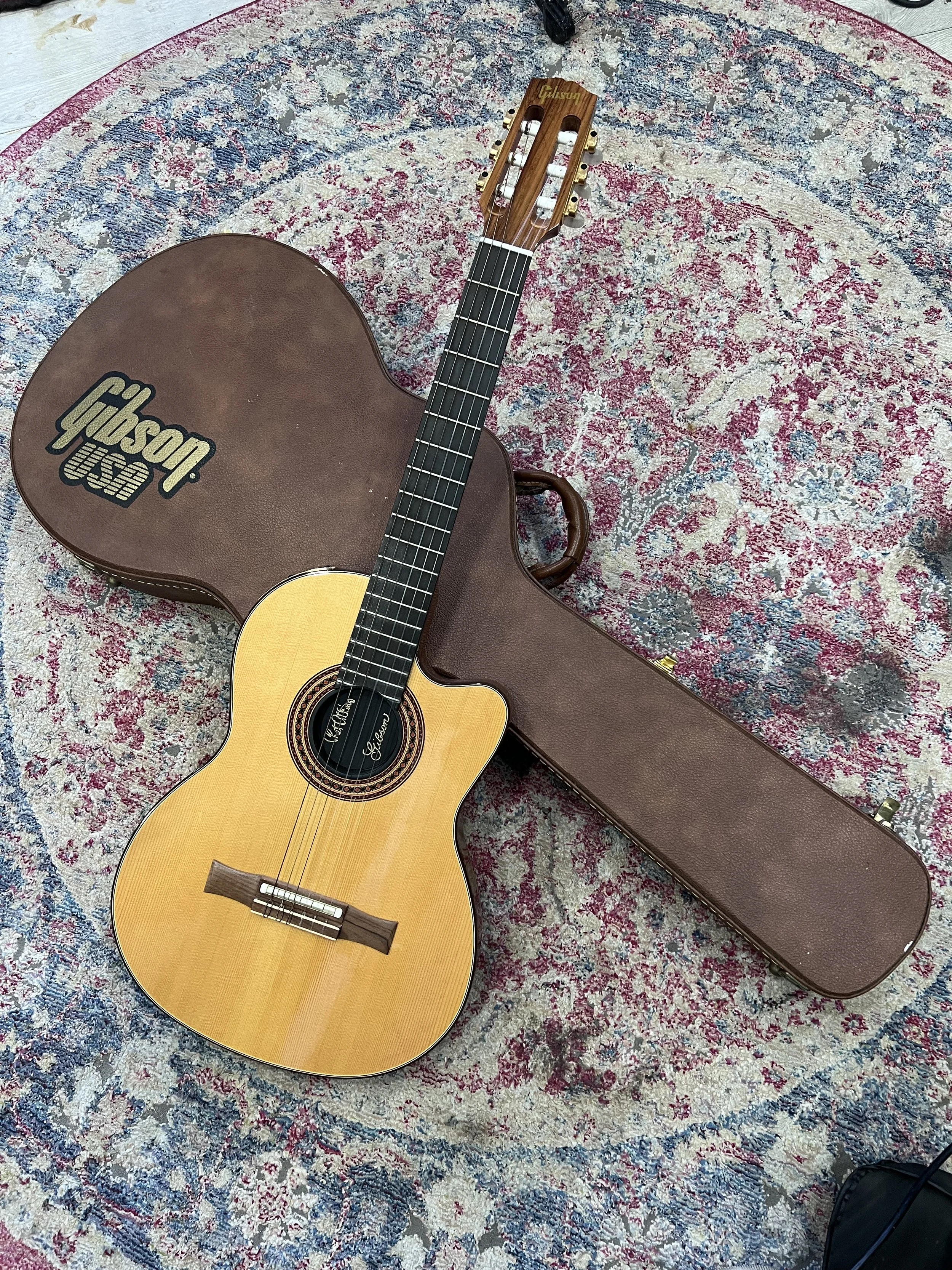 Gibson Chet Atkins SST solid-body acoustic_05.jpeg