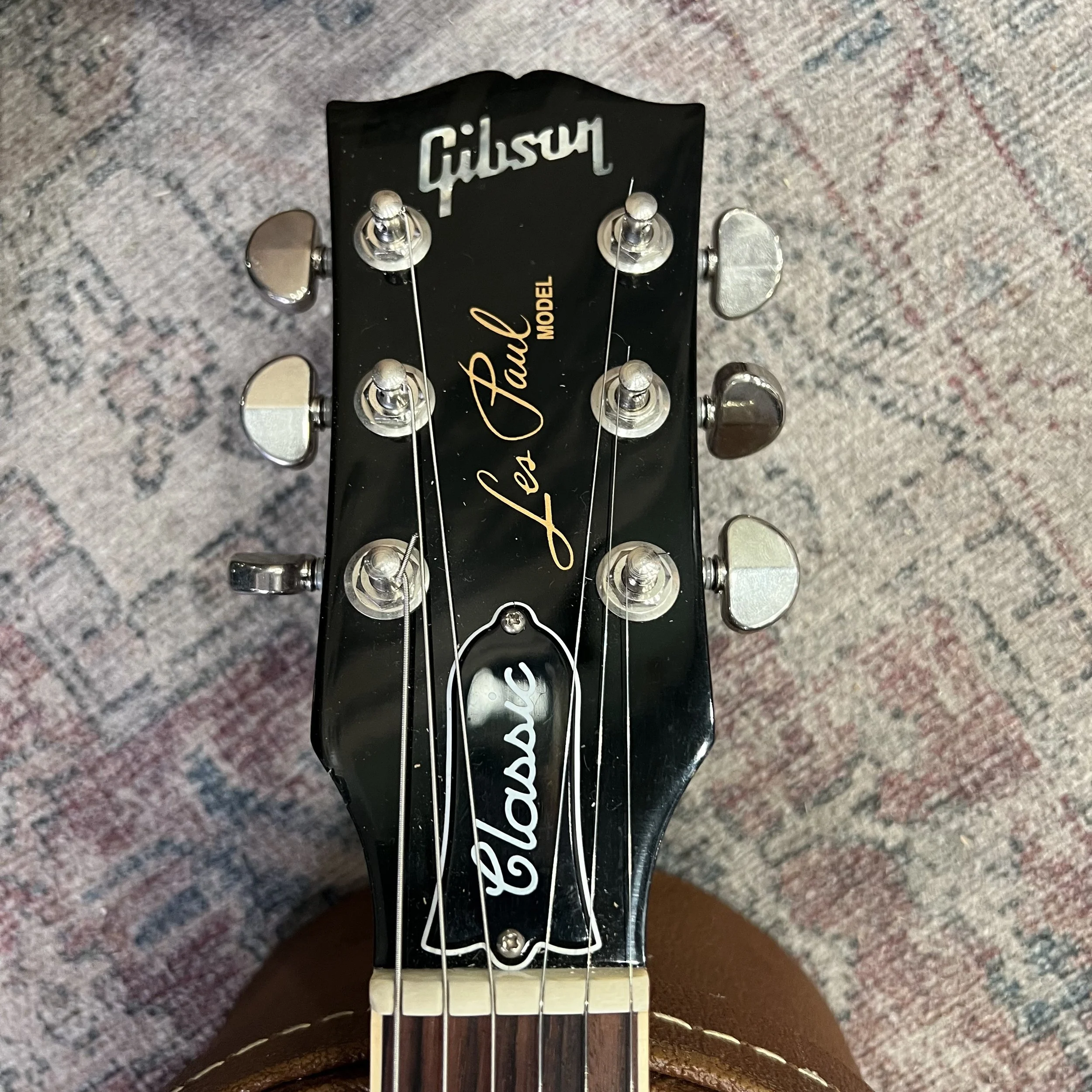 Gibson-LesPaul-Classic-Electric-Guitar-Cherry-Red-08.jpeg