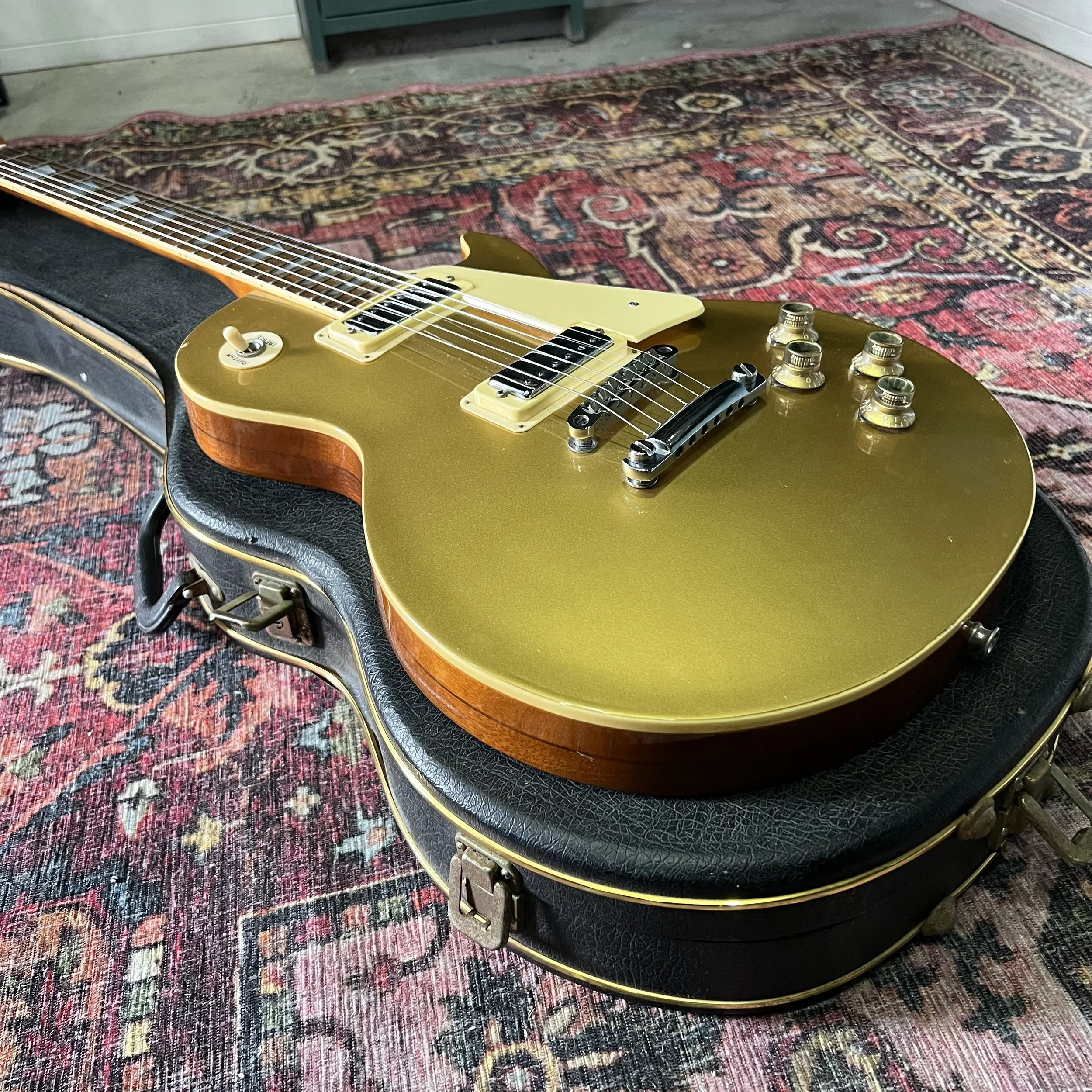 CSL-Deluxe-Goldtop-Guitar-022.jpeg
