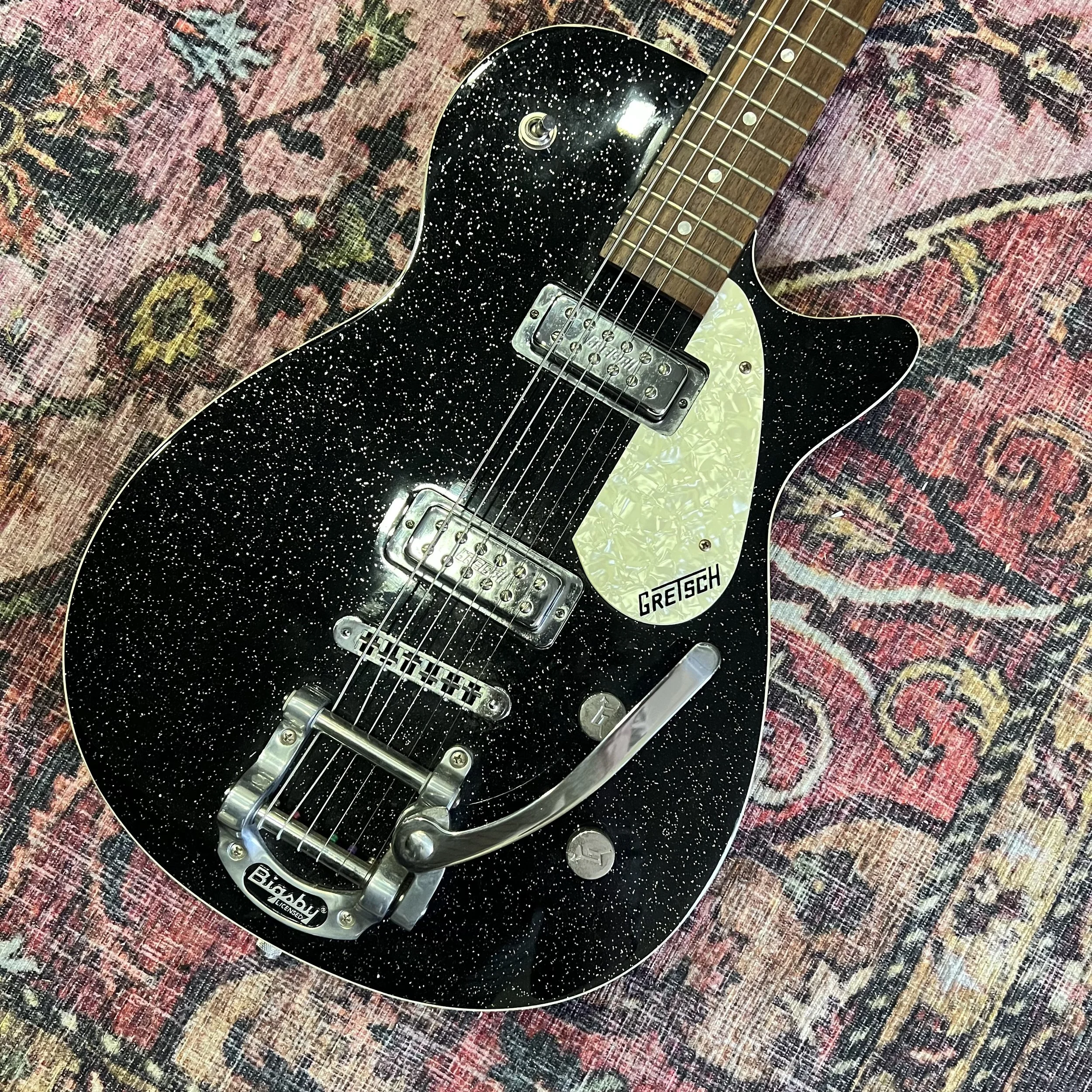 Gretsch-Electromatic-Electric-Guitar-Black-Sparkle-02.jpeg