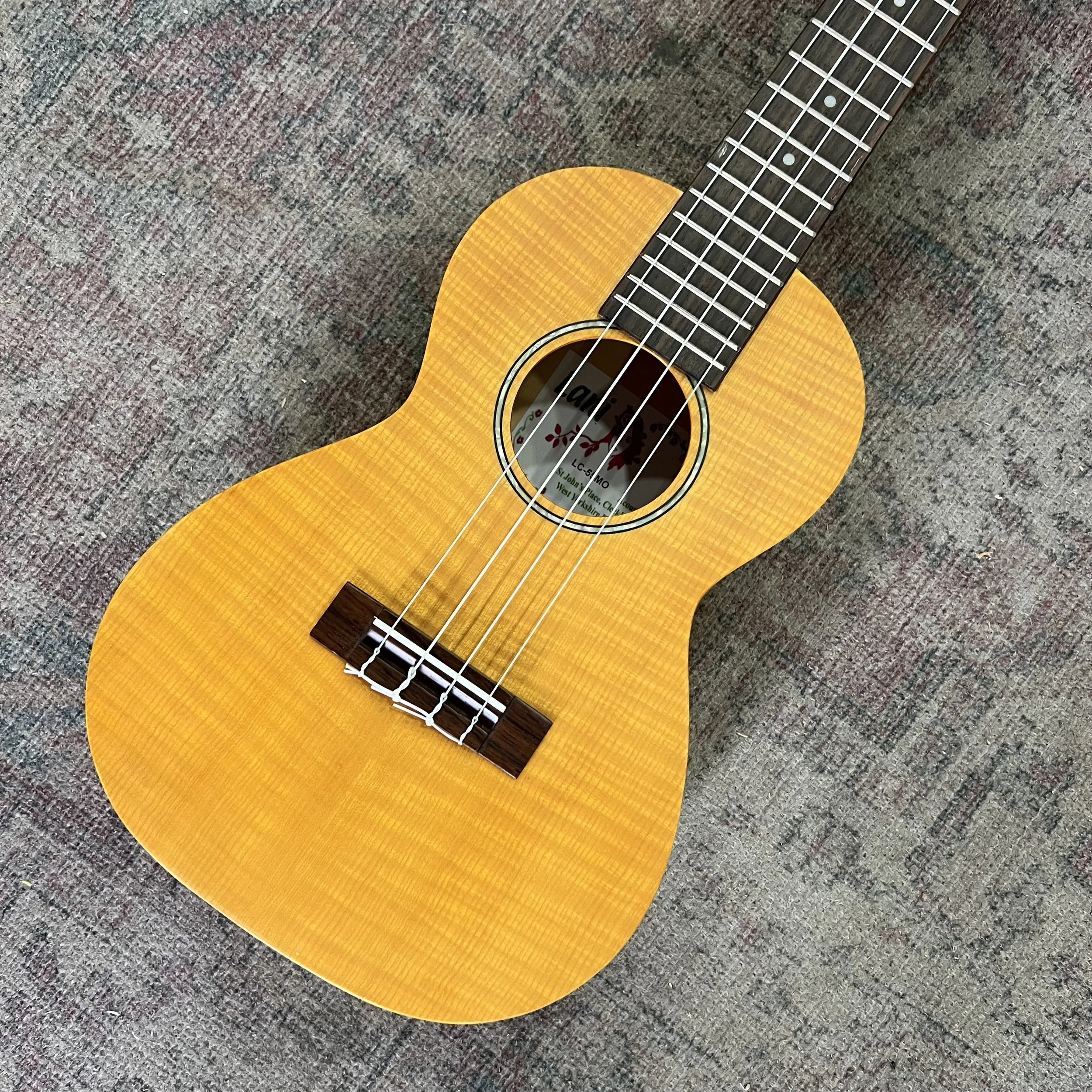 Lani-ukulele-concert-LC55MO-black-case-04.jpeg