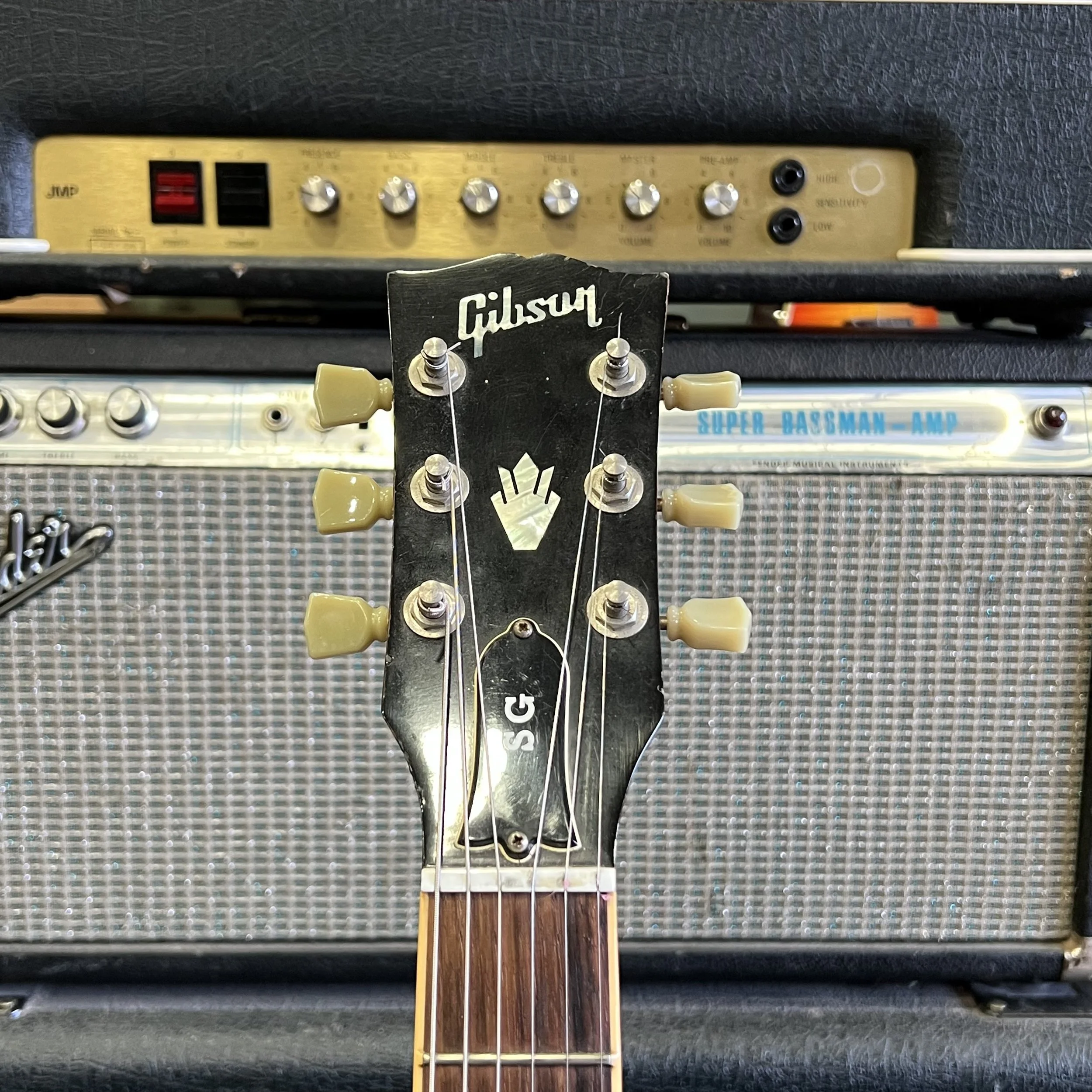 Gibson-SG-Standard-electric-Guitar-HeritageCherry-03.jpeg