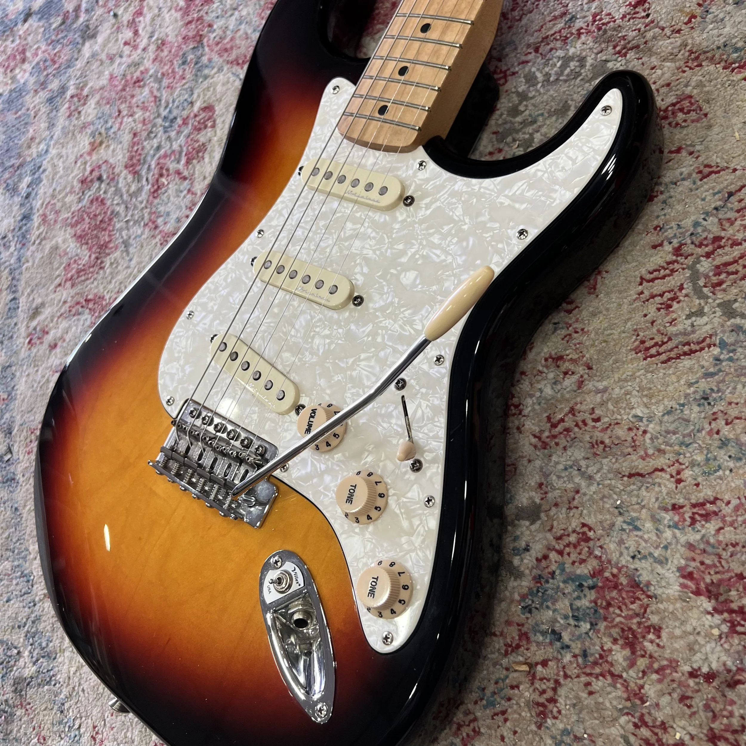 Fender-Stratocaster-MIM-3ToneSunburst-Electric-Guitar-03.jpeg