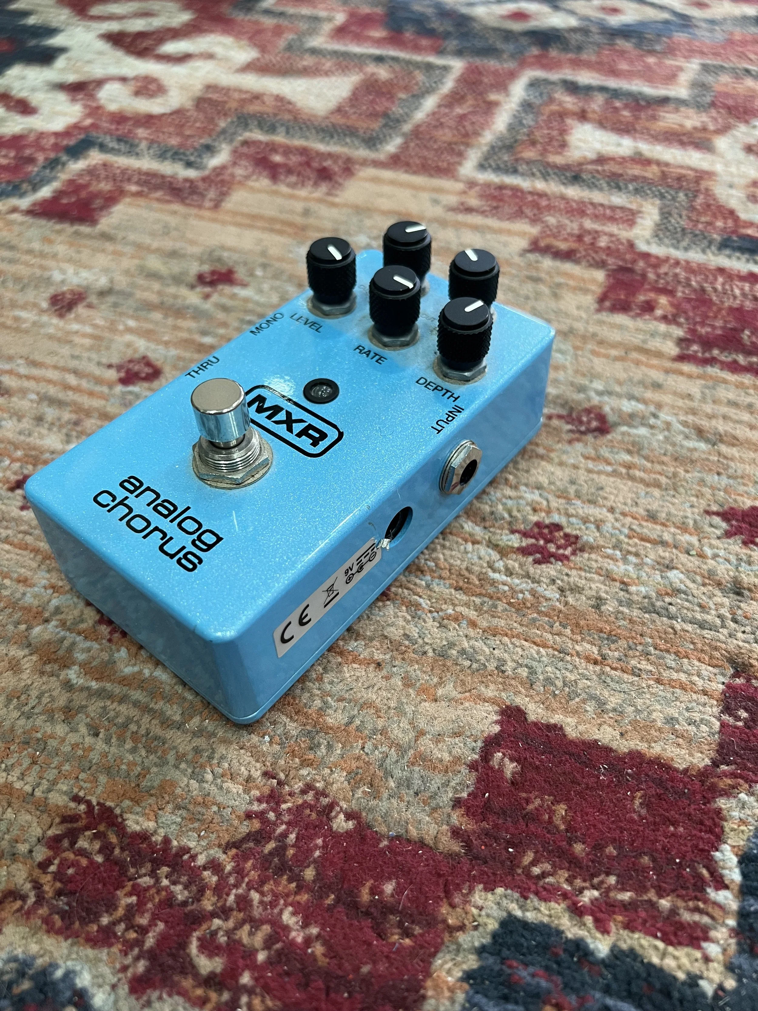 MXR-Analog-Chorus-guitar-effects pedal-blue-03.jpeg