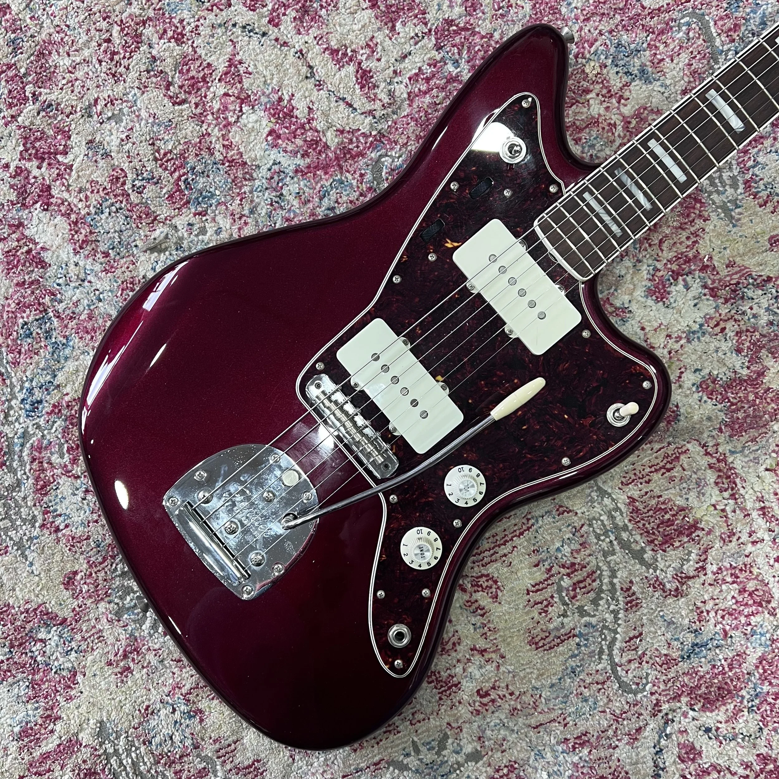Fender JazzmasterCherry_04.jpeg