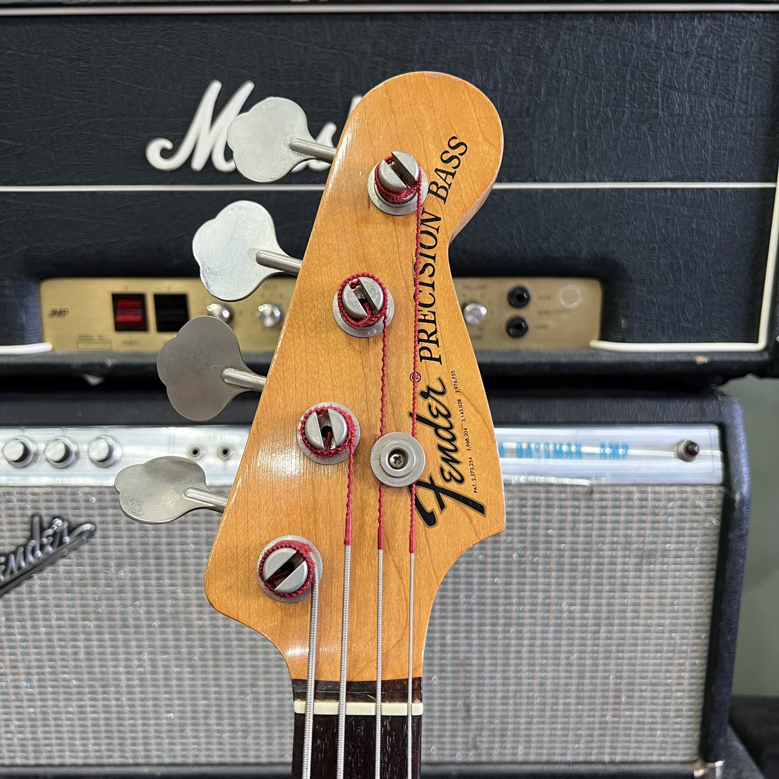 Fender-Precision-Bass-3tonesunburst-03.jpeg