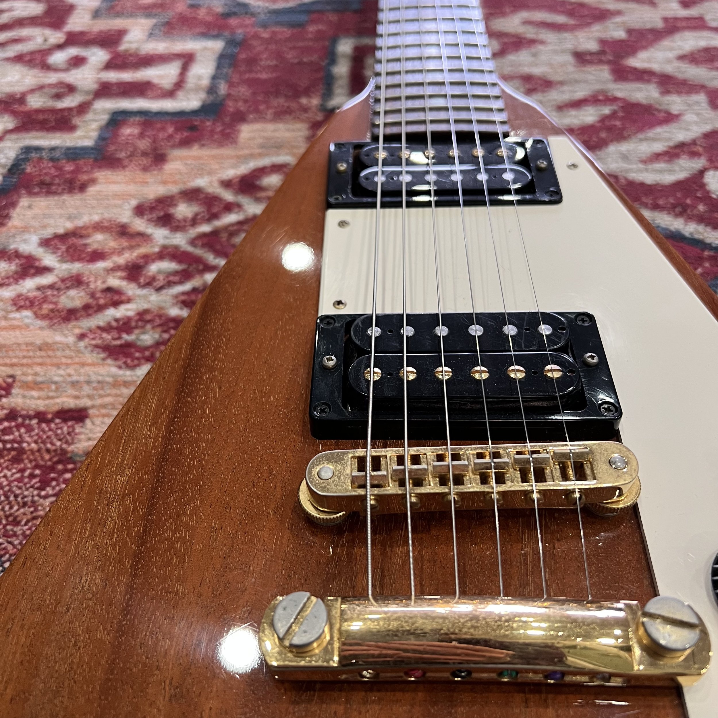 Gibson-FlyingV-Natural-06.jpeg