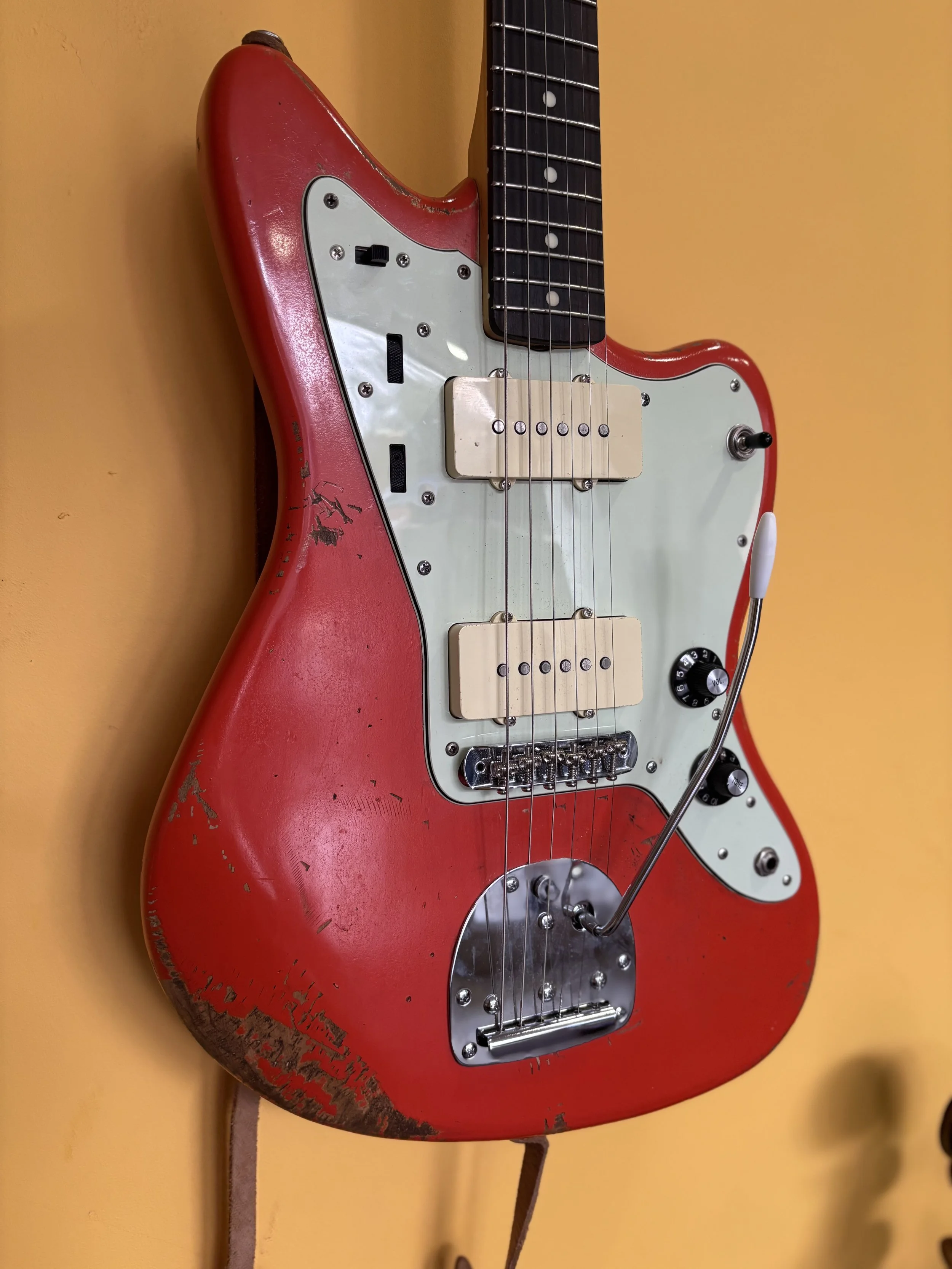 fiesta red fender jazzmaster, white pickguard, black control knobs