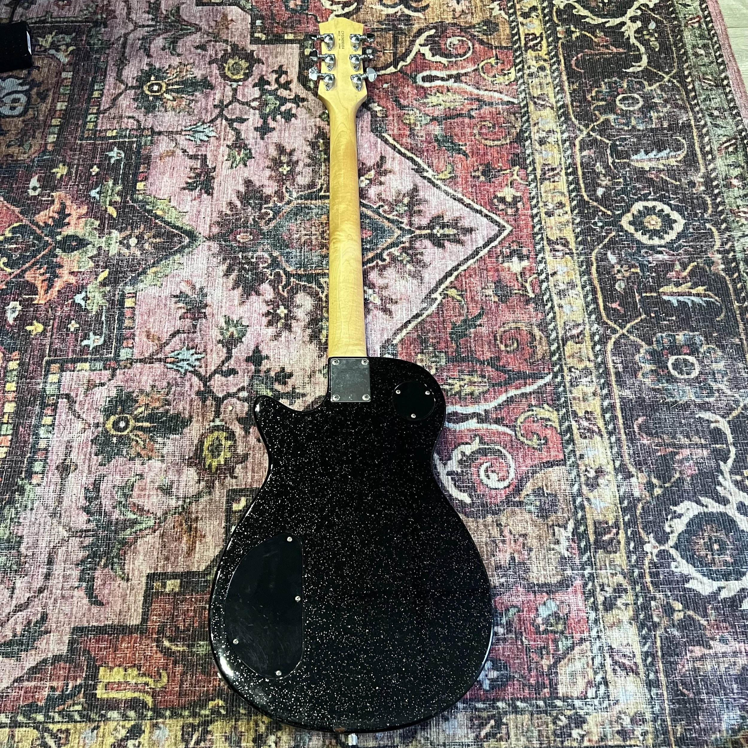 Gretsch-Electromatic-Electric-Guitar-Black-Sparkle-07.jpeg