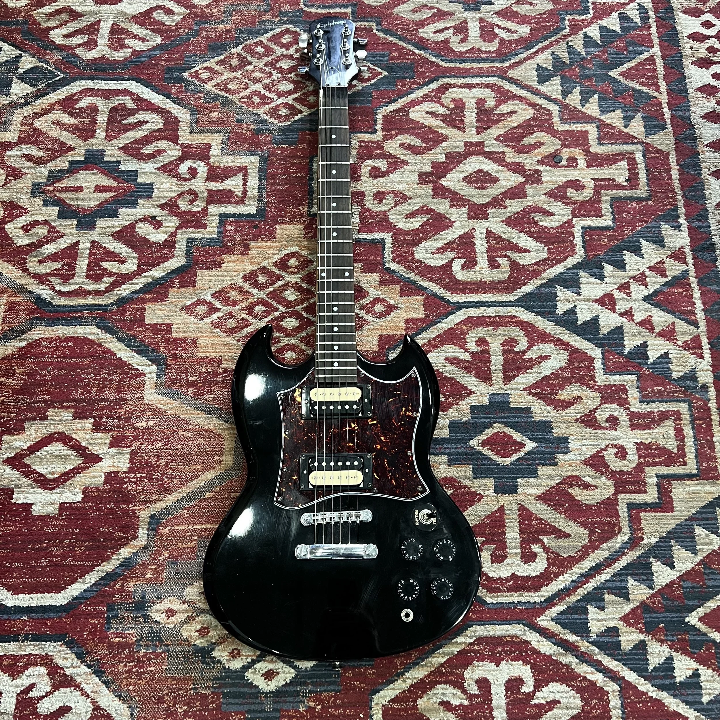 Epiphone-Gibson-SG-Ebony-01.jpeg