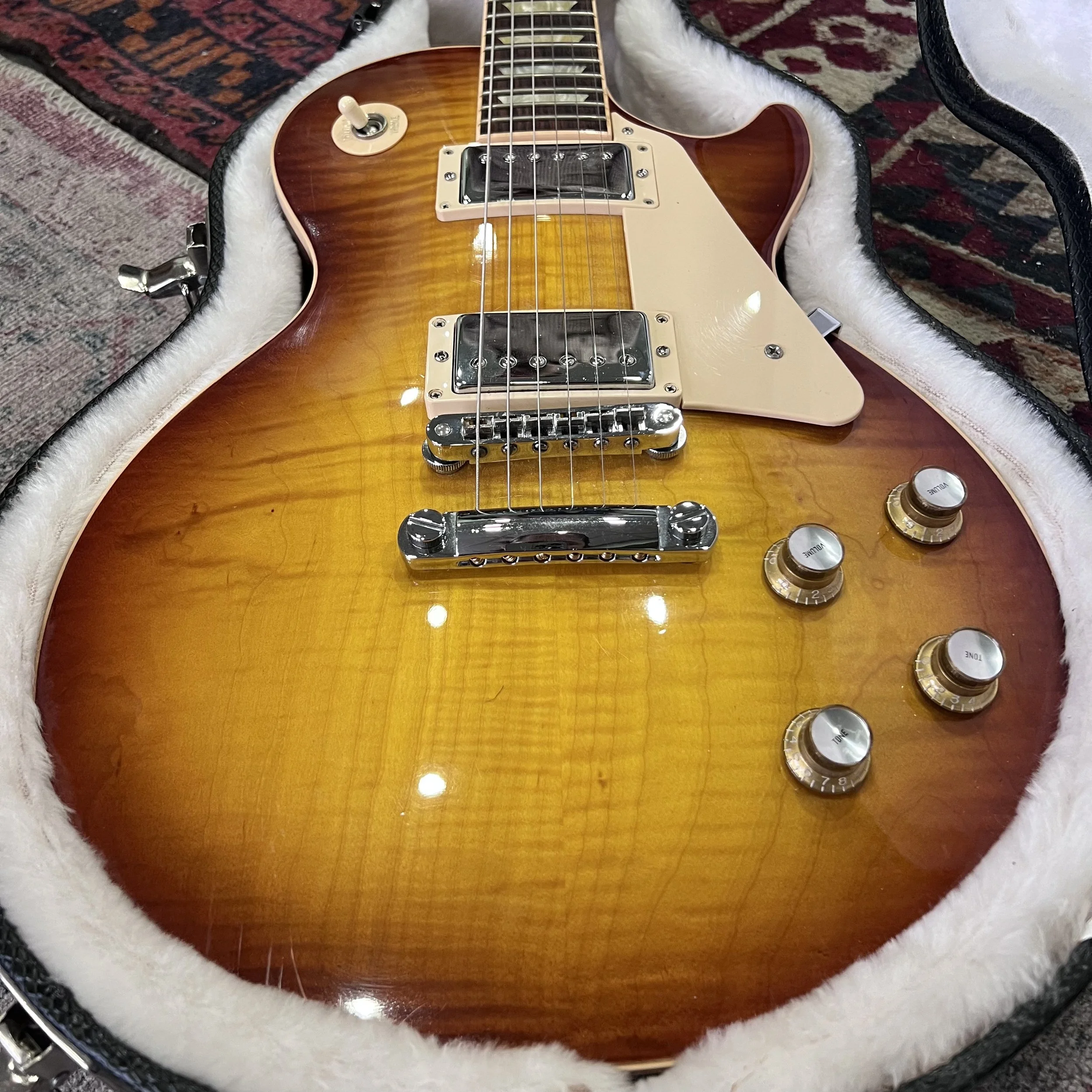 GibsonLesPaulTraditional_03.jpeg