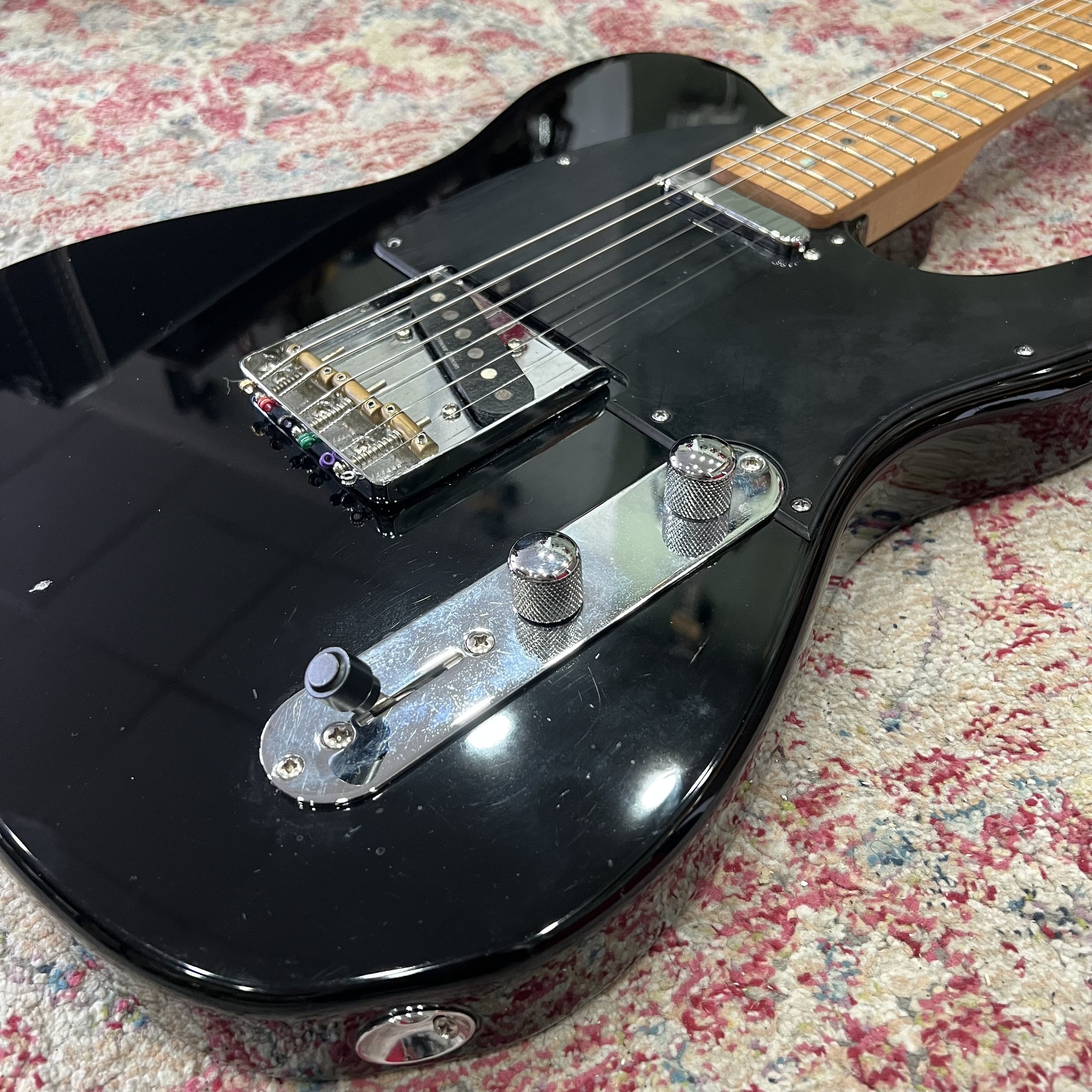 FenderTelecasterblack_03.jpeg