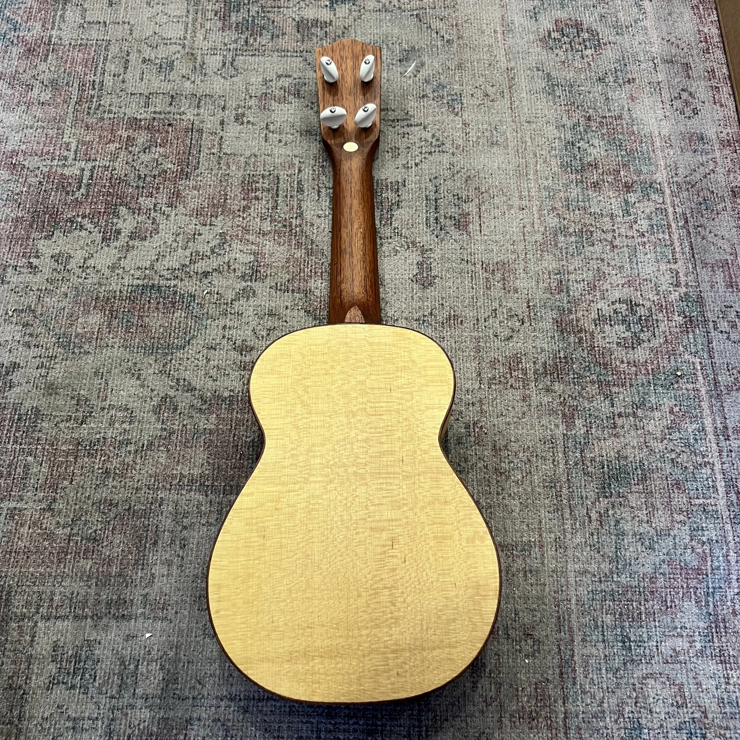 Lani-ukulele-soprano-ls200-black-case-06.jpeg