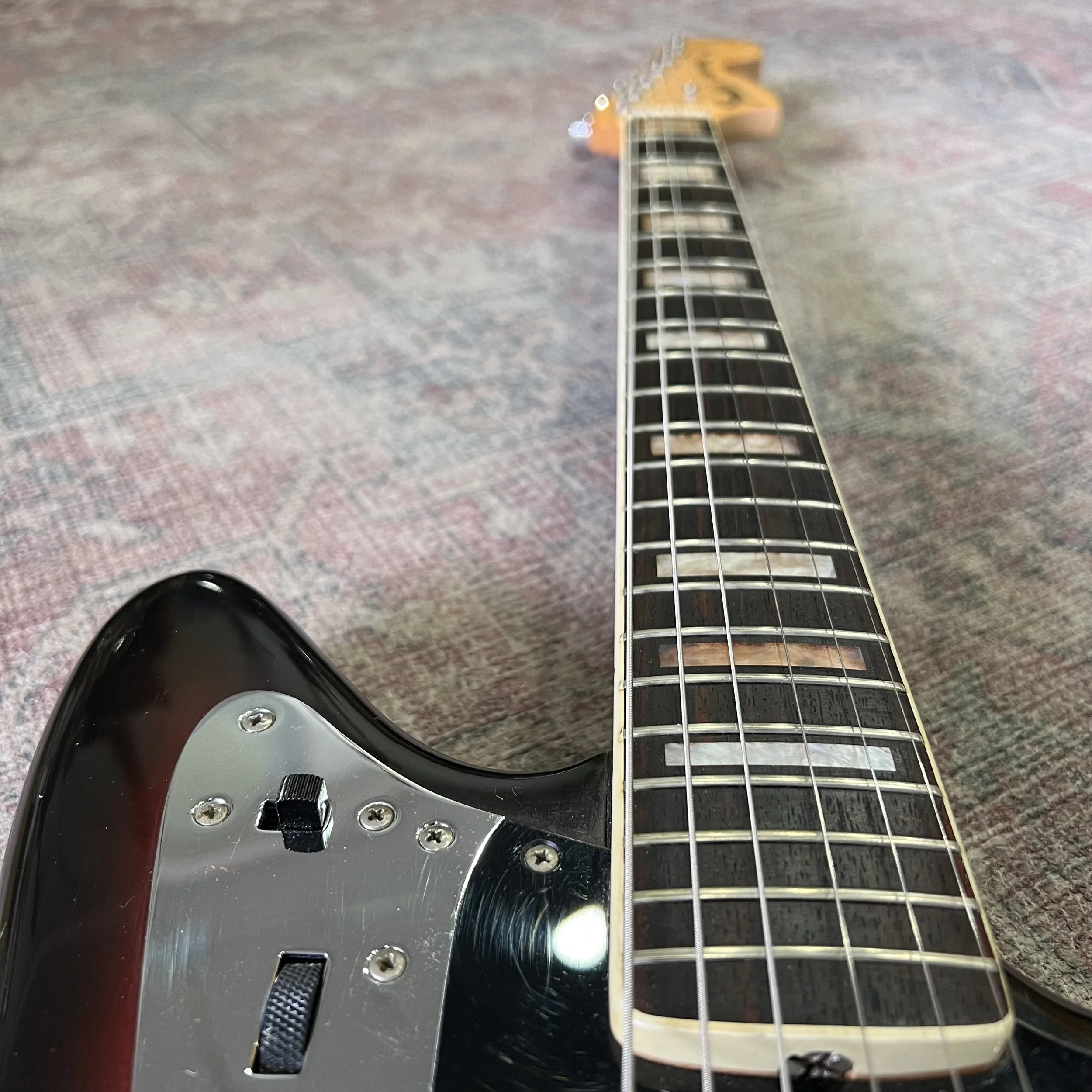 Fender-Jaguar-1969-Electric-Guitar-3Tone-Sunburst-010.jpeg