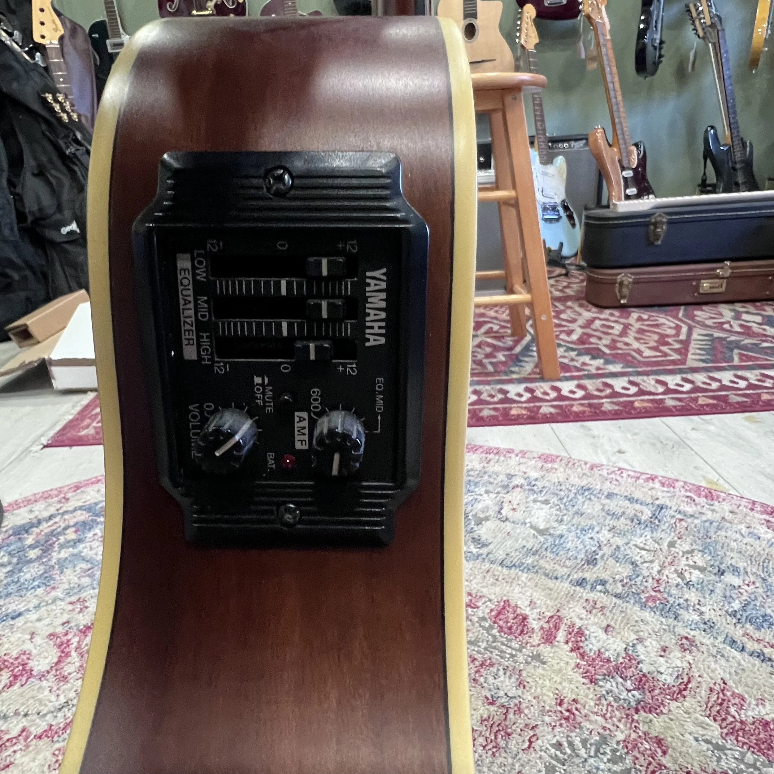 YamahaAPX4A acousticelectric guitarViolinSunburst_012.jpeg