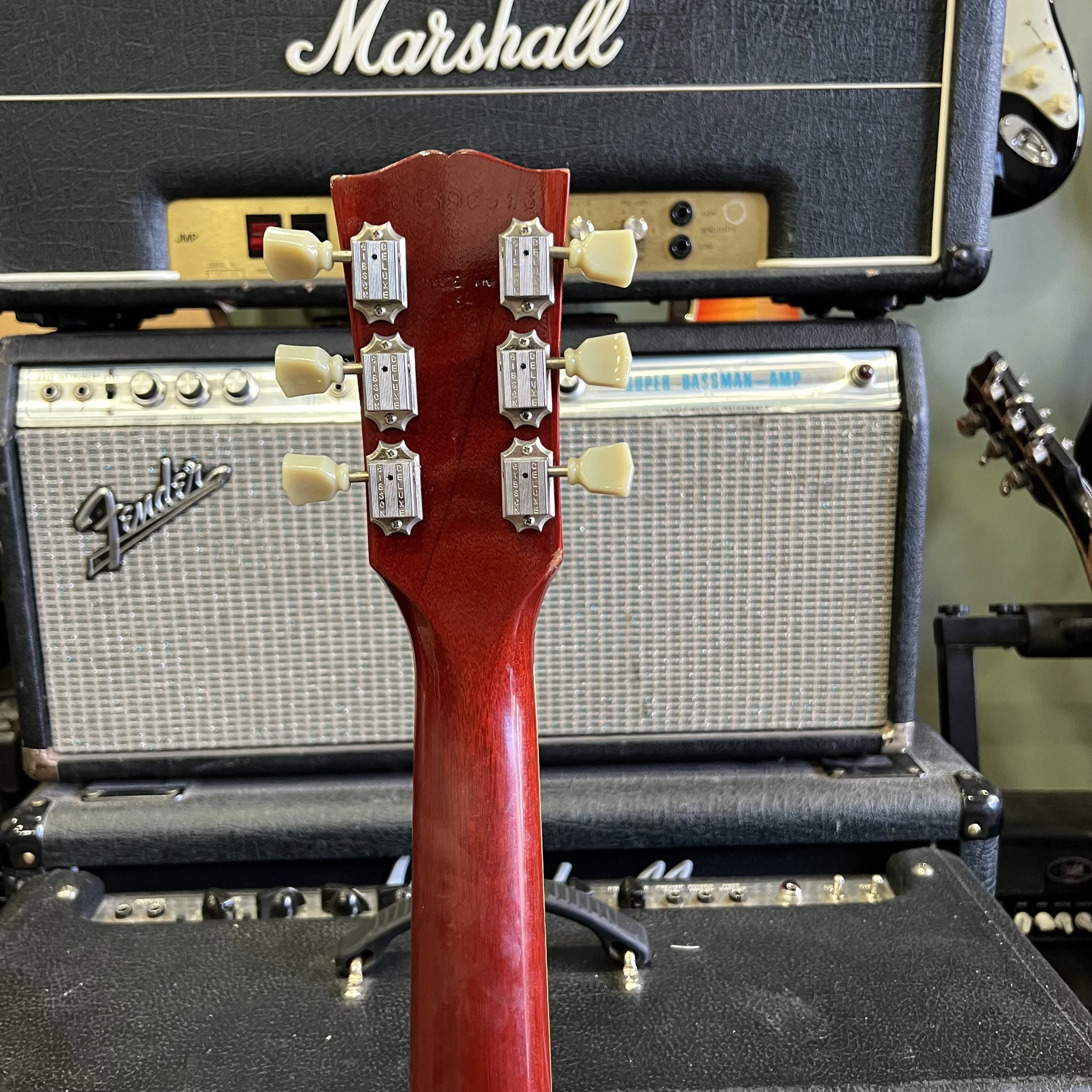Gibson-SG-Standard-electric-Guitar-HeritageCherry-09.jpeg