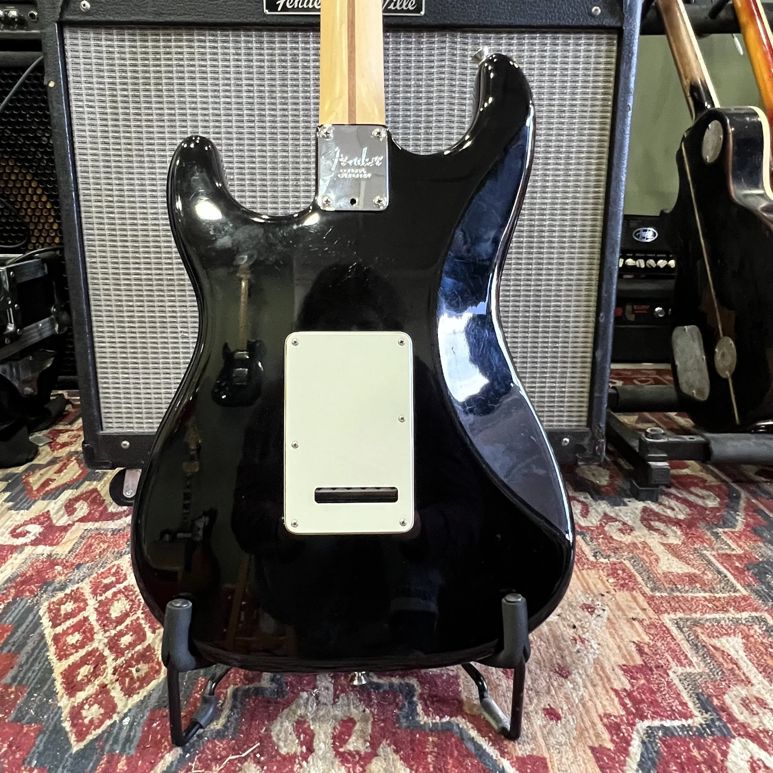 Fender-AmPro-Stratocaster-Electric-Guitar-Black-06.jpeg