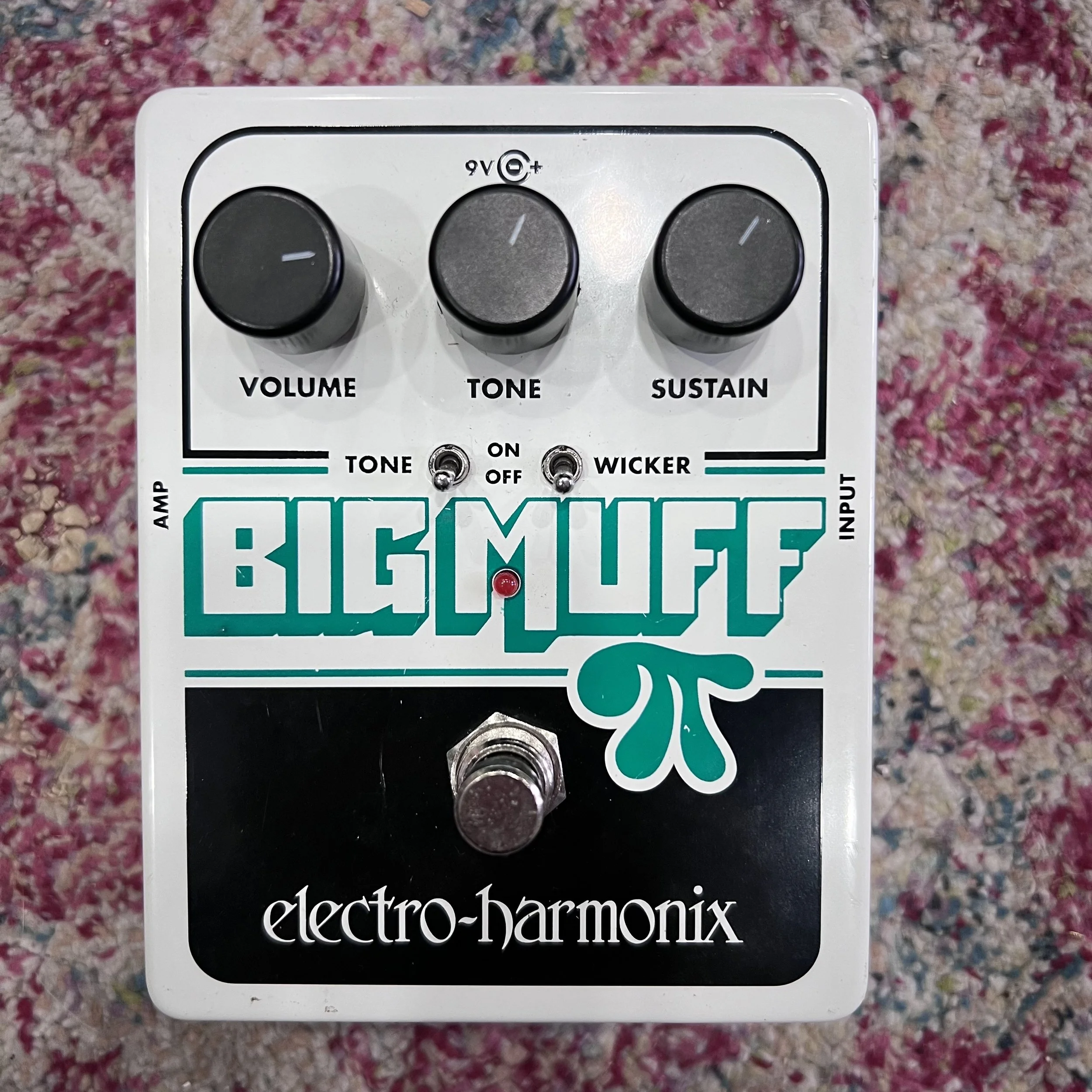 EHXBigMuffWickerGuitarPedal_01.jpeg