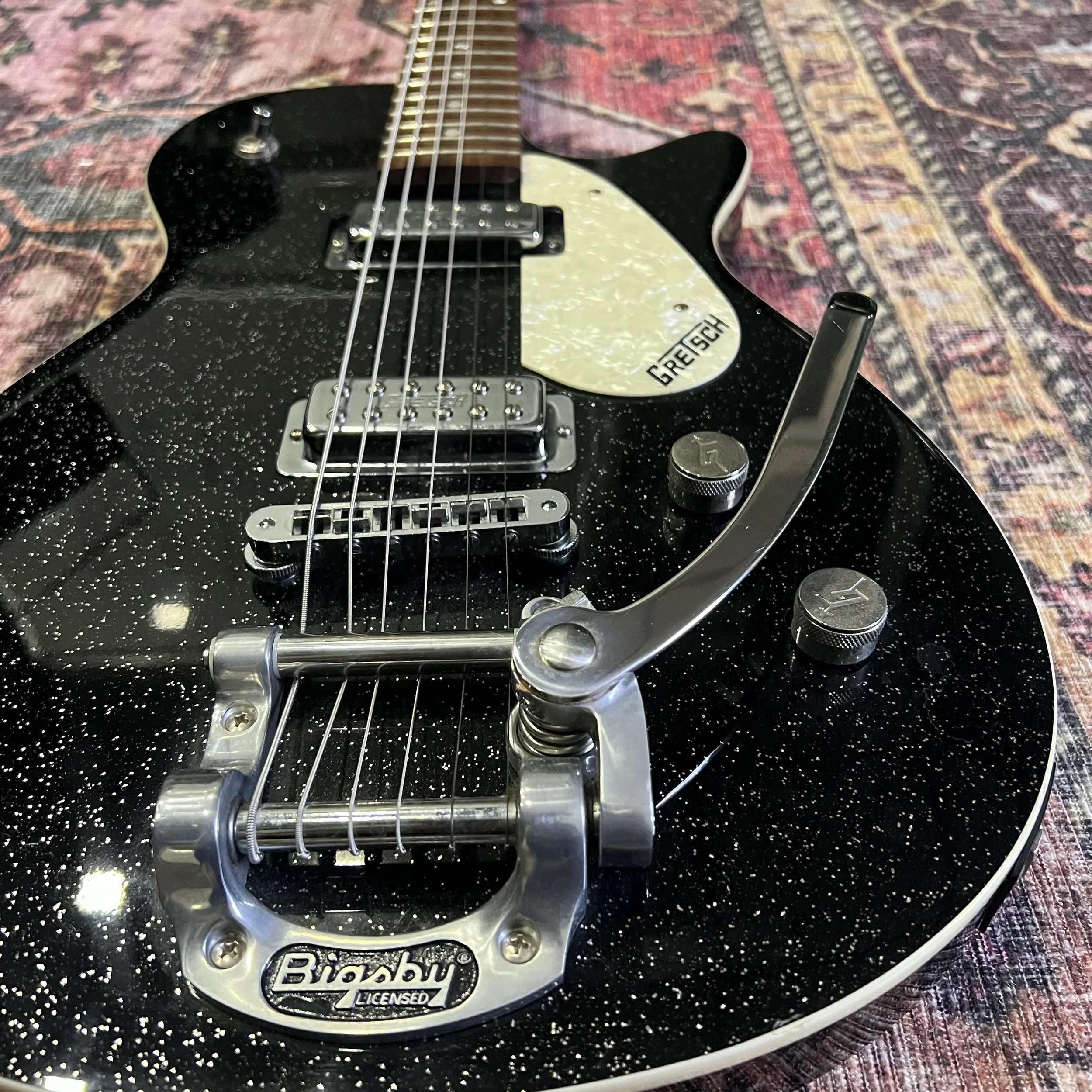 Gretsch-Electromatic-Electric-Guitar-Black-Sparkle-04.jpeg
