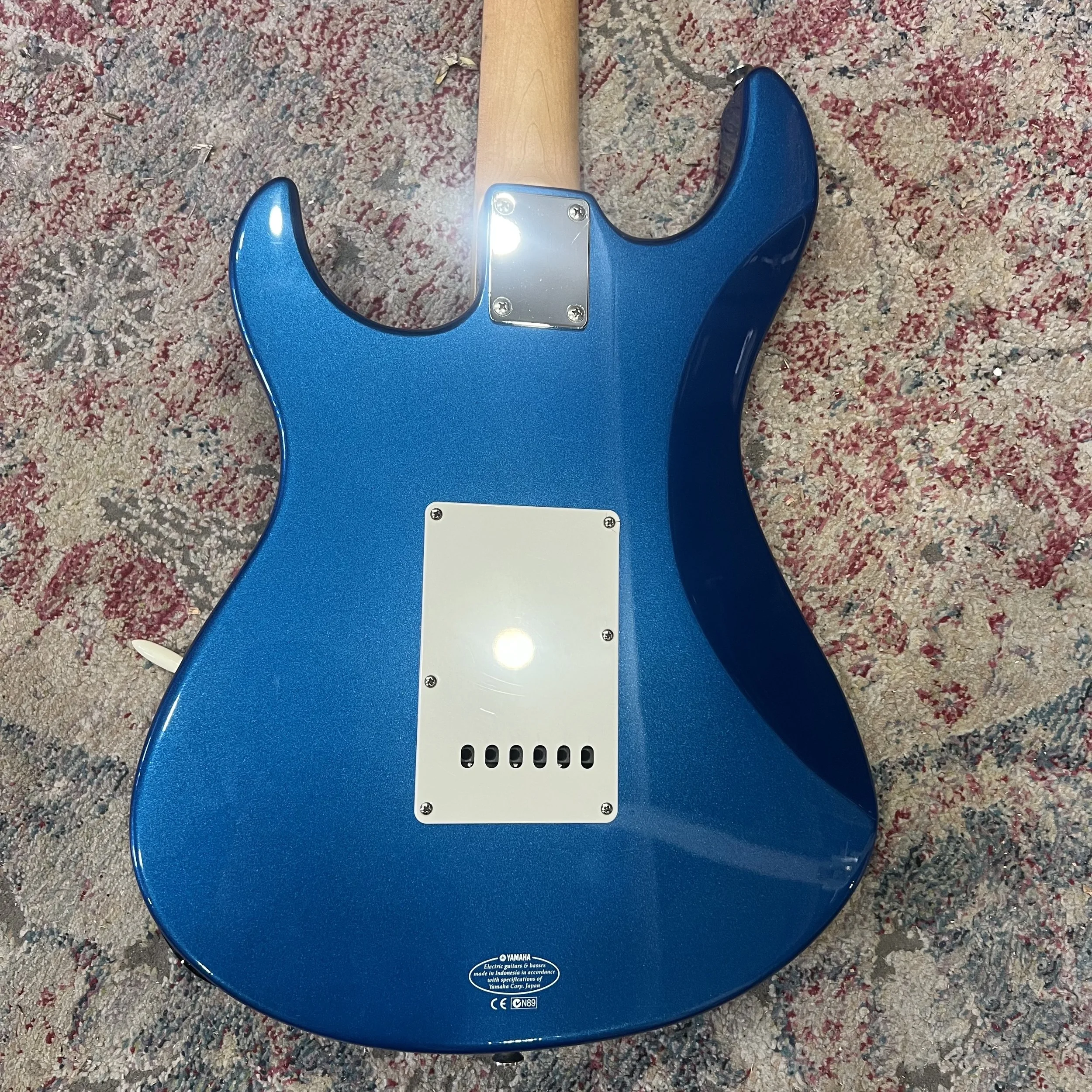 Yamaha-Pacifica-PAC012-sonicblue-08.jpeg