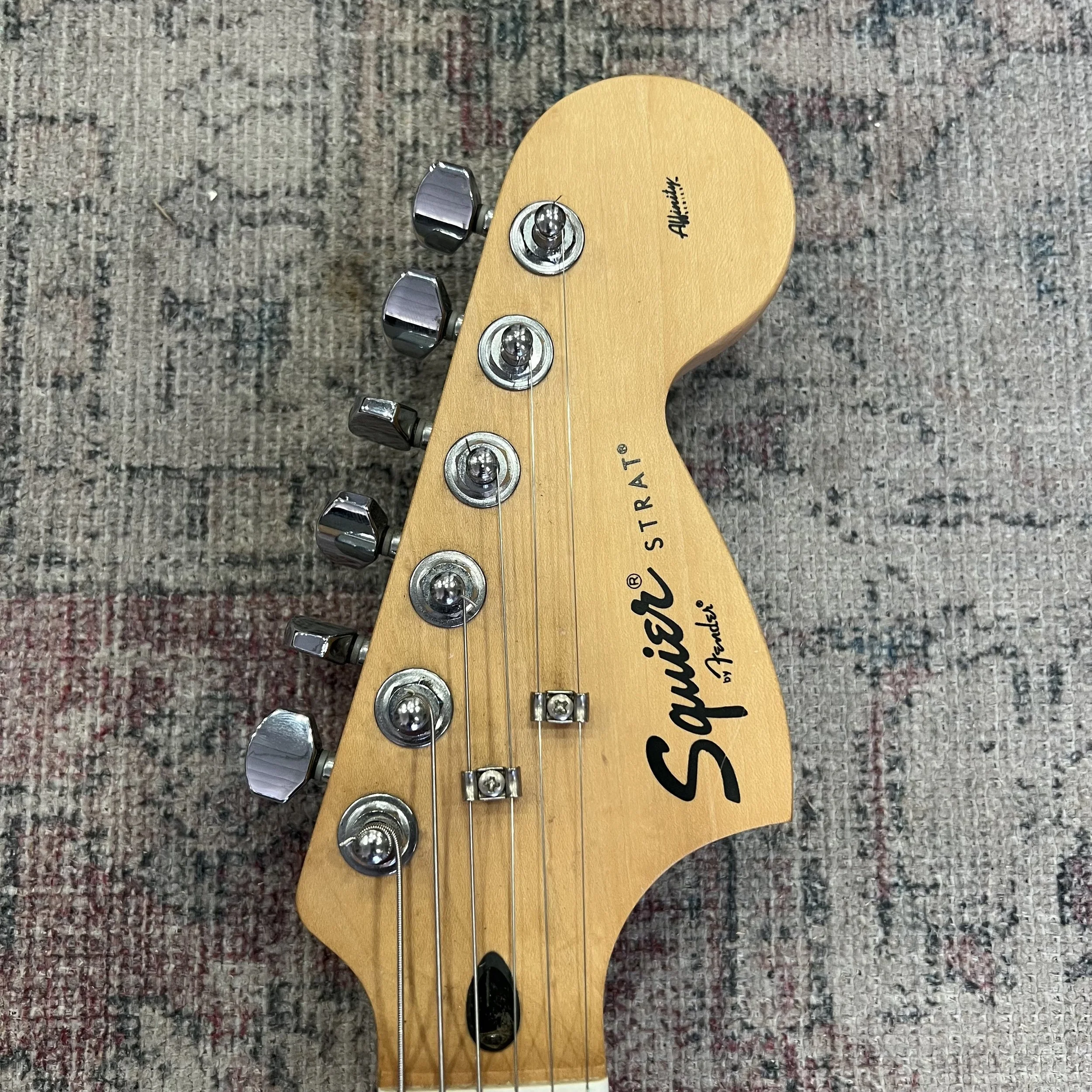 Squier-Stratocaster-AffinitySeries-HellokittyFirstYear2005-Pink-Electric-Guitar-08.jpeg