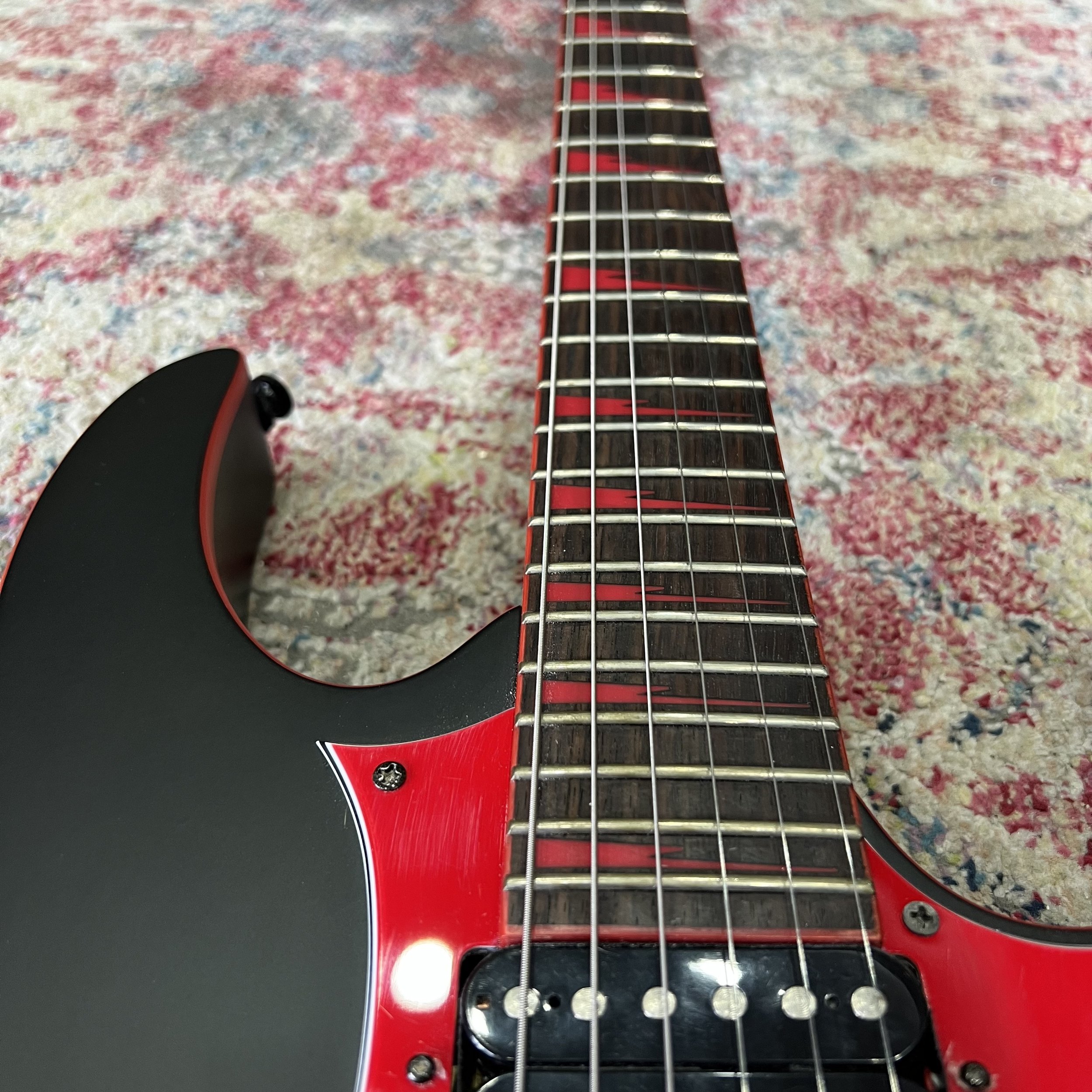 Ibanez-GRG250DX-BlackandRed-Guitar-05.jpeg