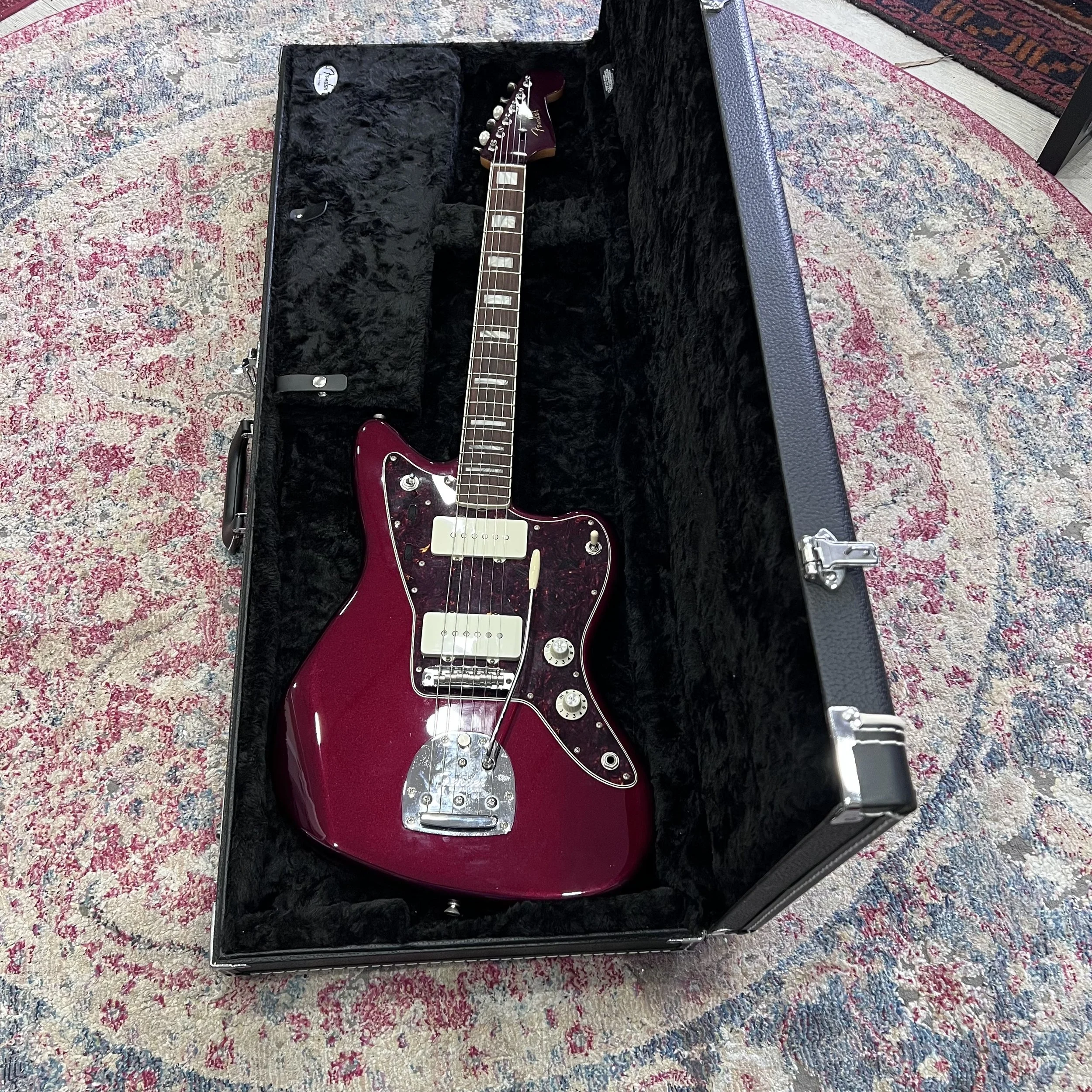 Fender JazzmasterCherry_2.jpeg