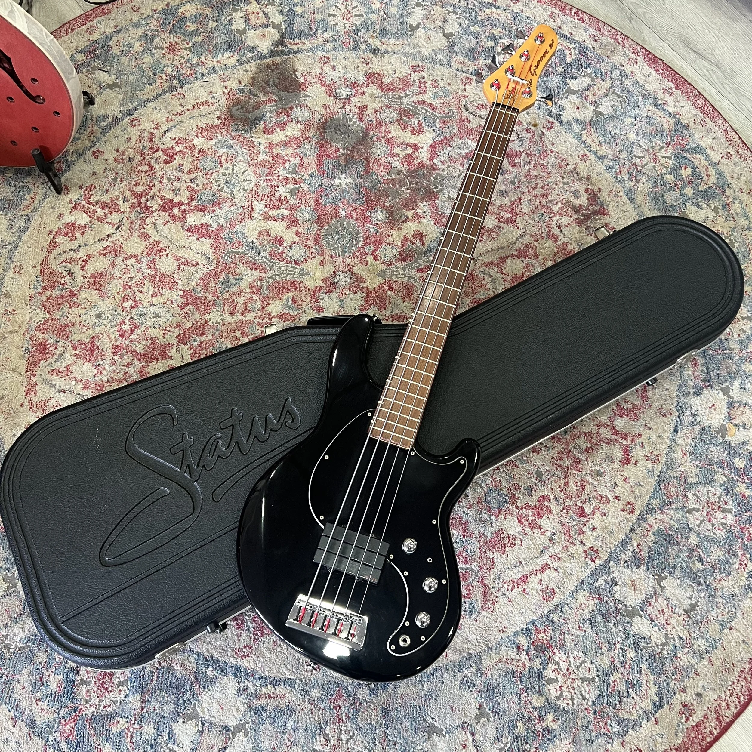 Status-The-Groove-Bass-Guitar-Black-04.jpeg