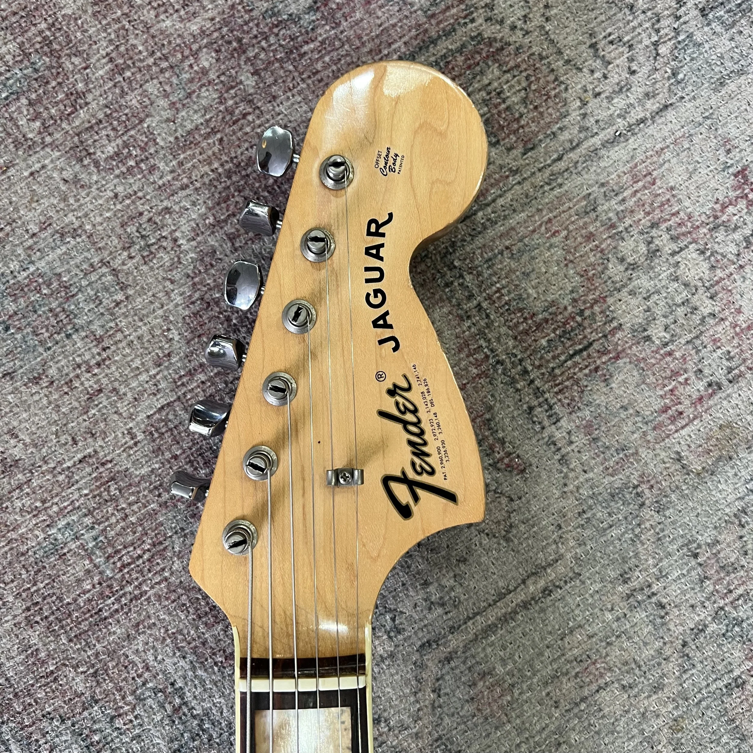 Fender-Jaguar-1969-Electric-Guitar-3Tone-Sunburst-011.jpeg