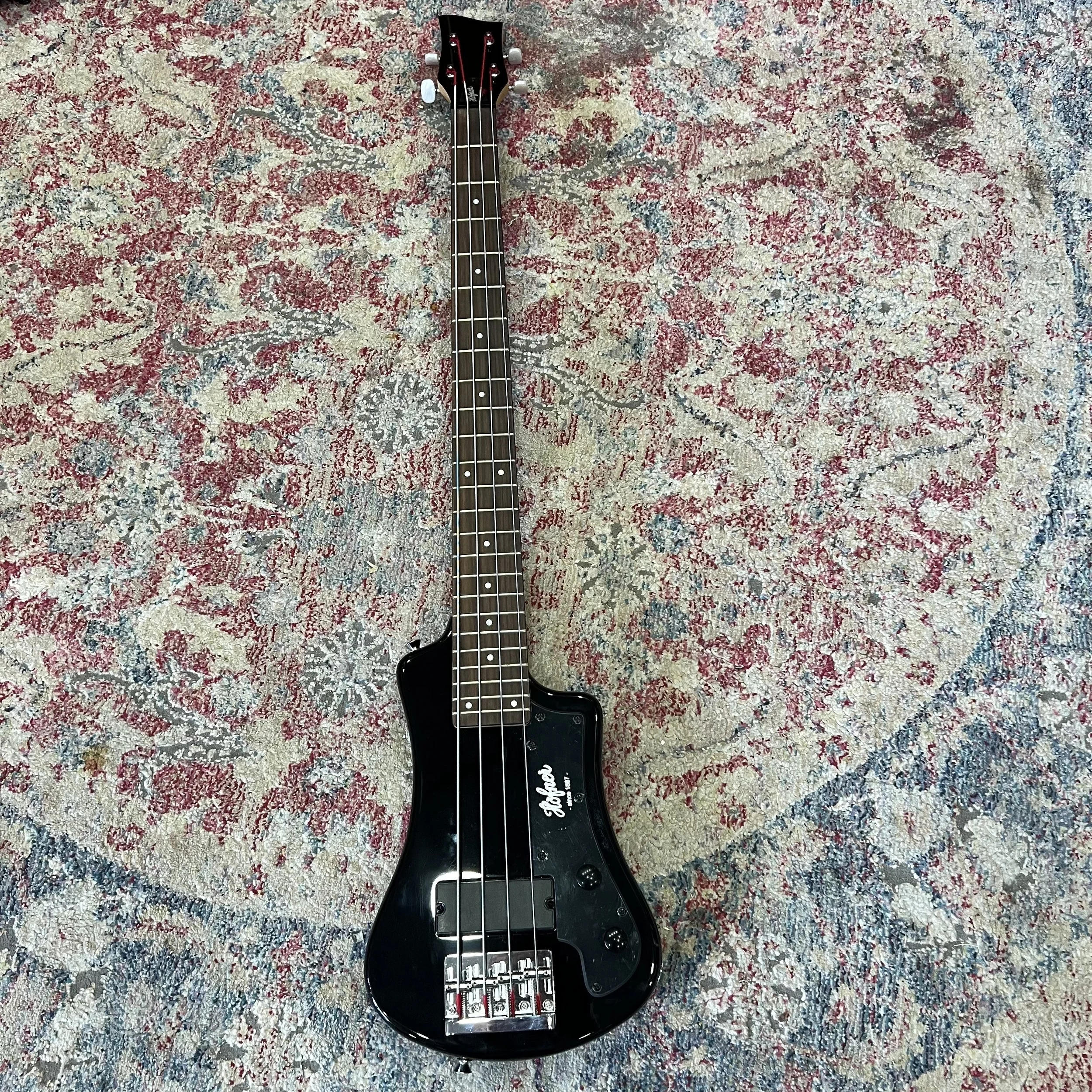 Höfner-Shorty-Bass-Guitar-Black-01.jpeg