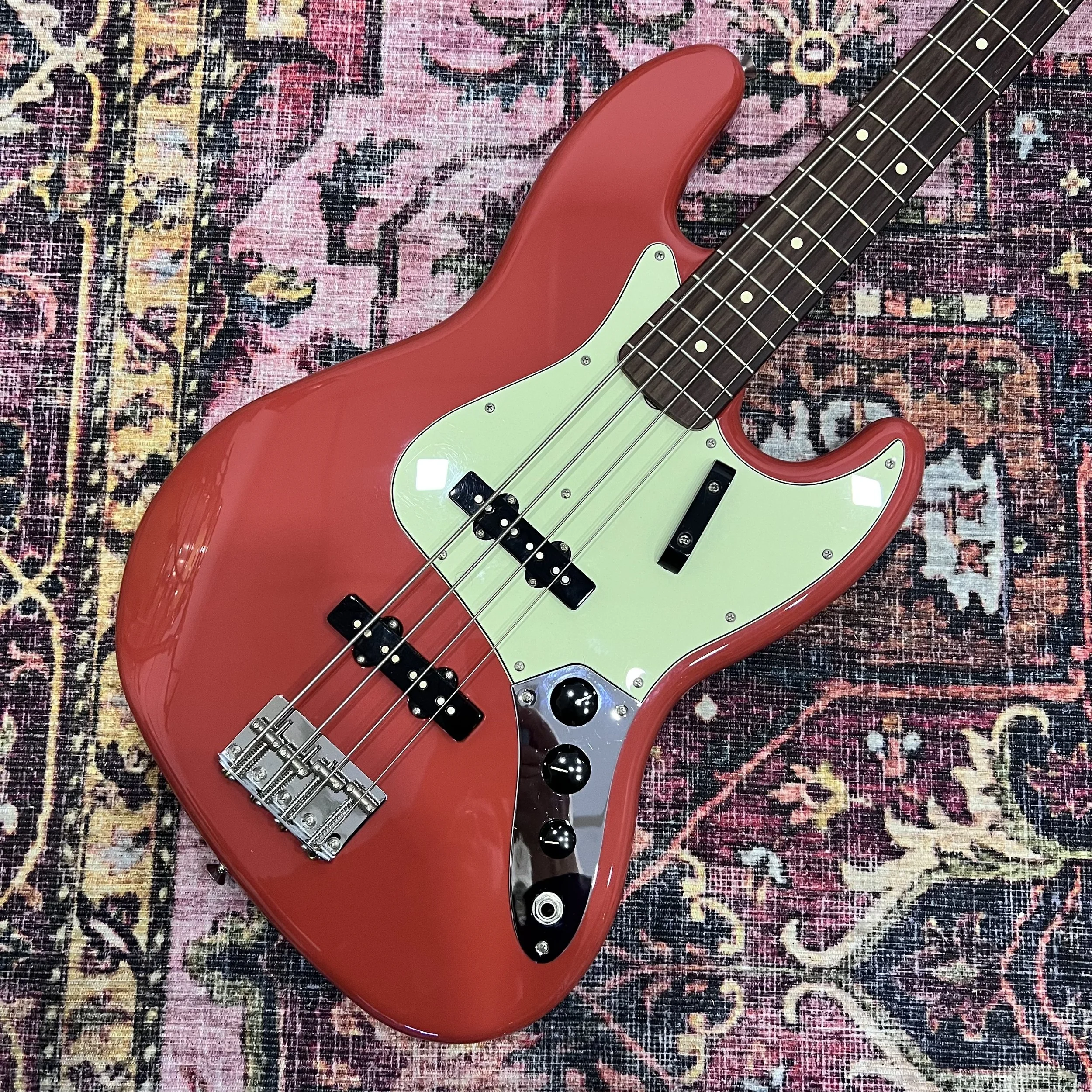 FenderVinteraII60sJazzBassFiestaRed_02.jpeg
