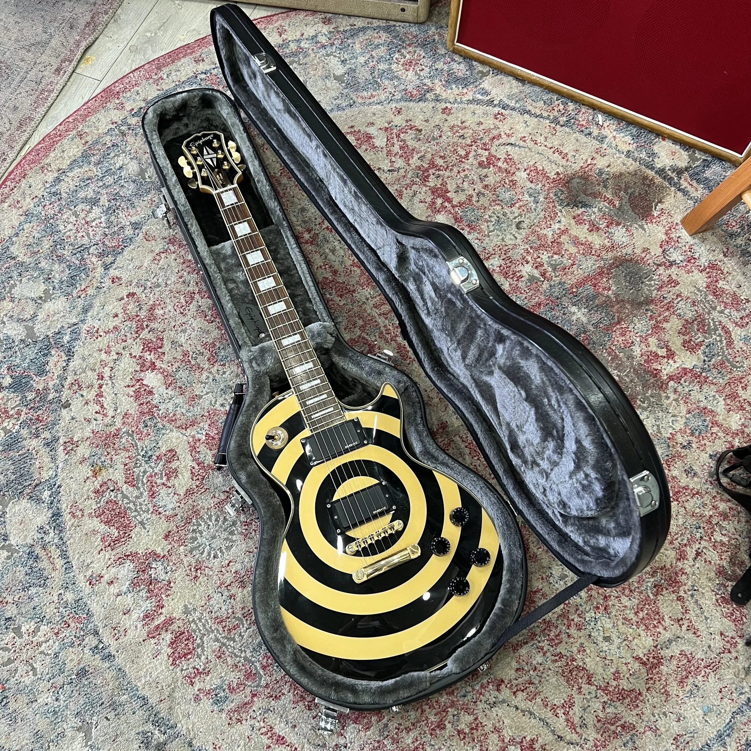 Epiphone-Zakk-Wylde-LesPaulCustom-YellowBlackBullseye-Electric-Guitar-019.jpeg