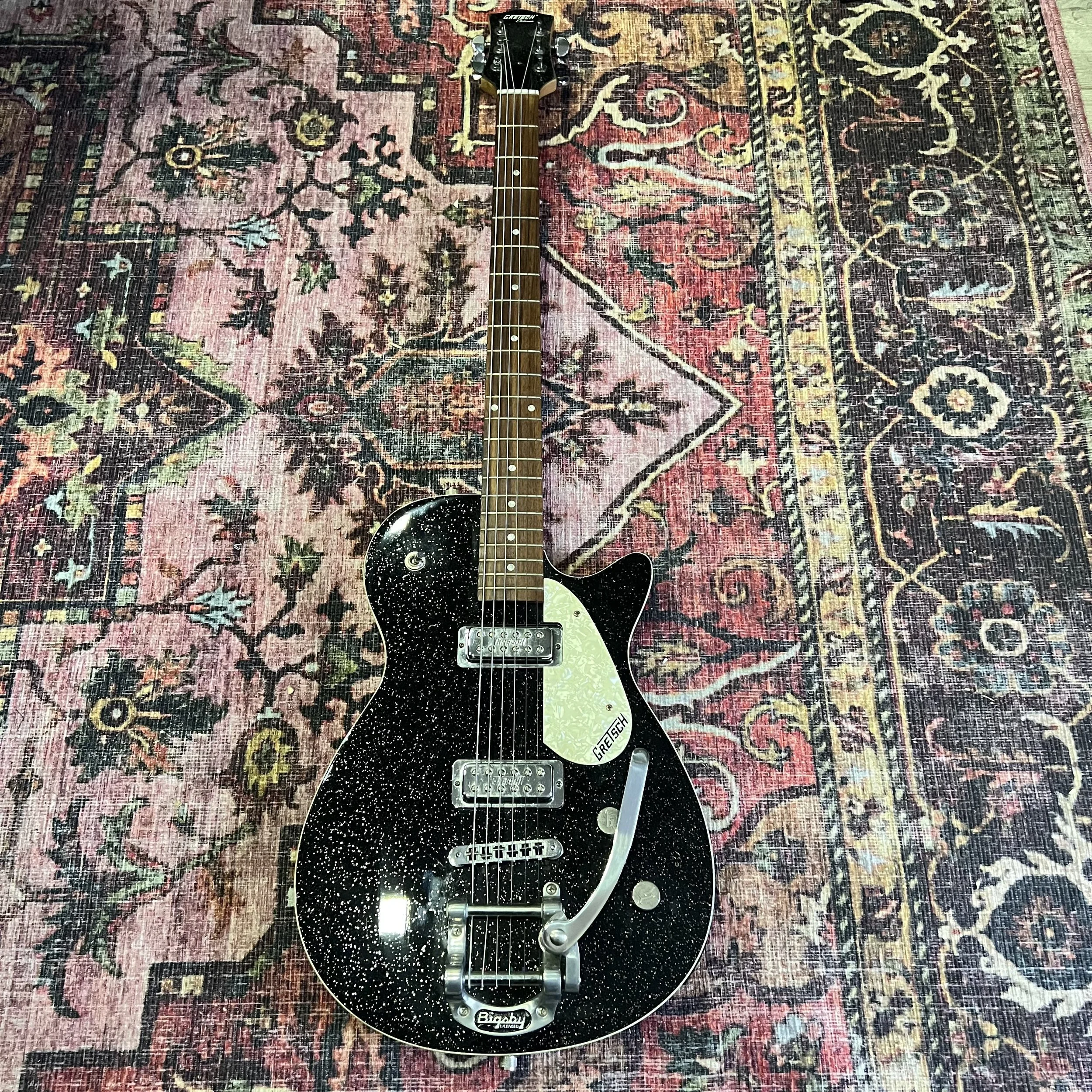 Gretsch-Electromatic-Electric-Guitar-Black-Sparkle-01.jpeg