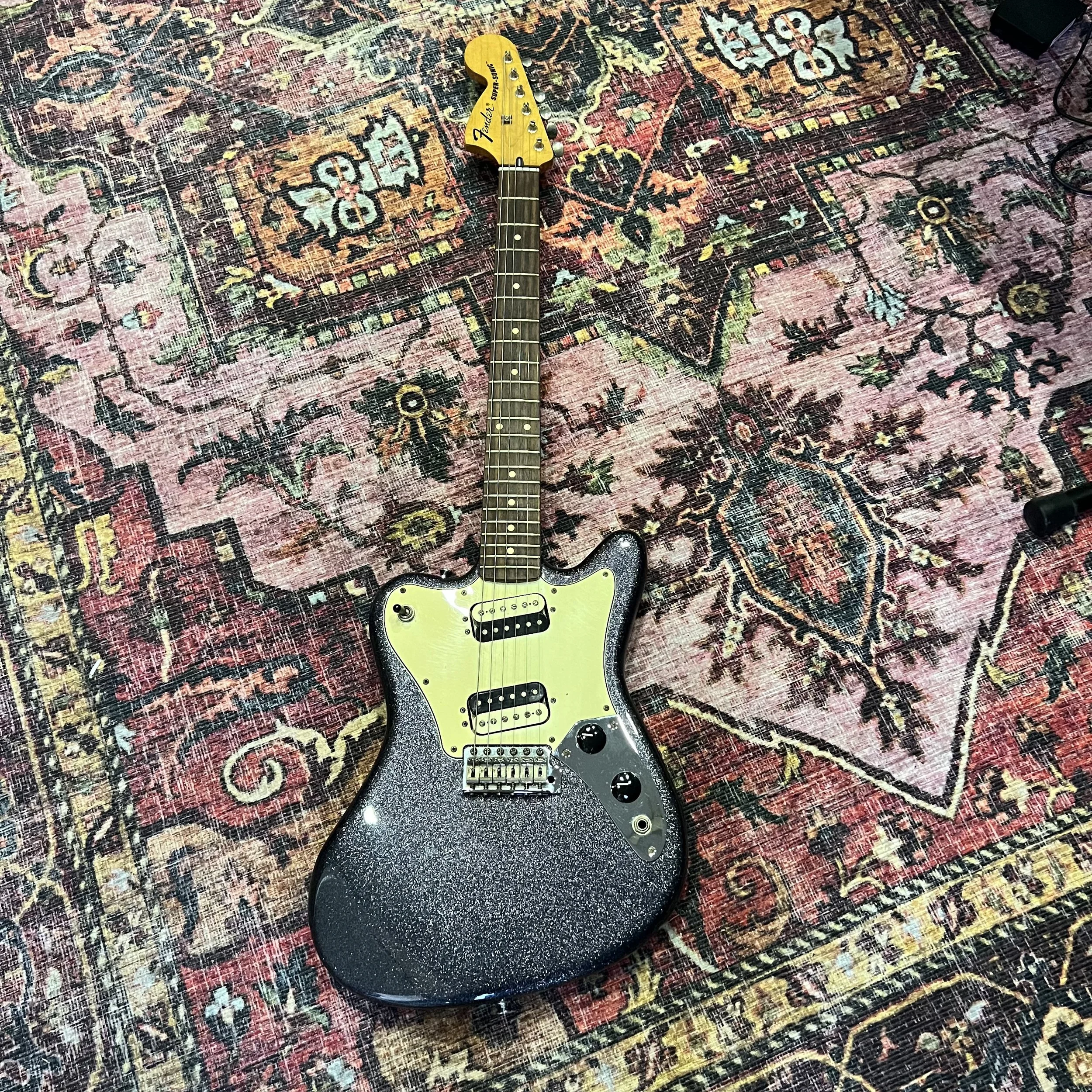 Fender-Super-Sonic-BlackGrey-Sparkle-03.jpeg