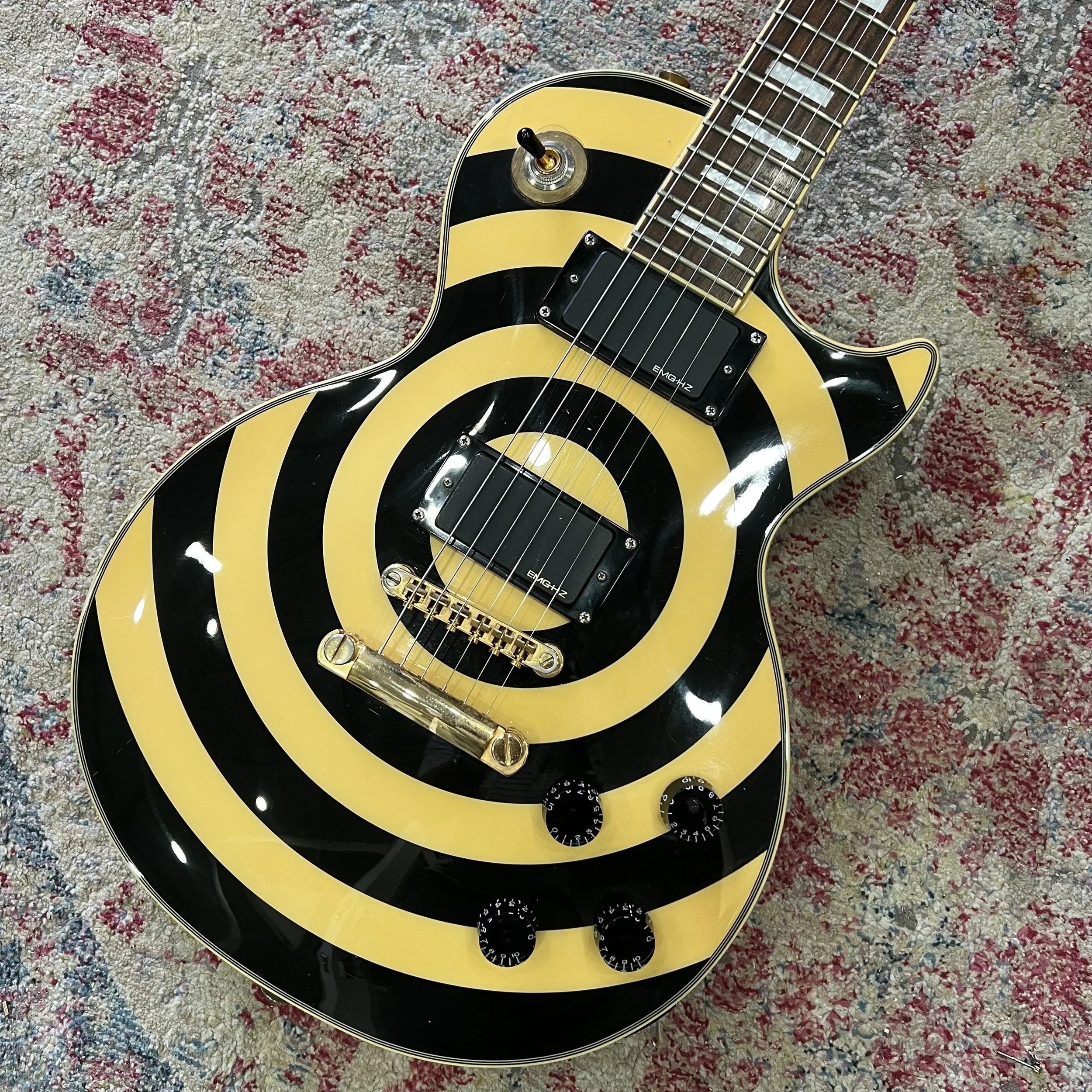 Epiphone-Zakk-Wylde-LesPaulCustom-YellowBlackBullseye-Electric-Guitar-02.jpeg