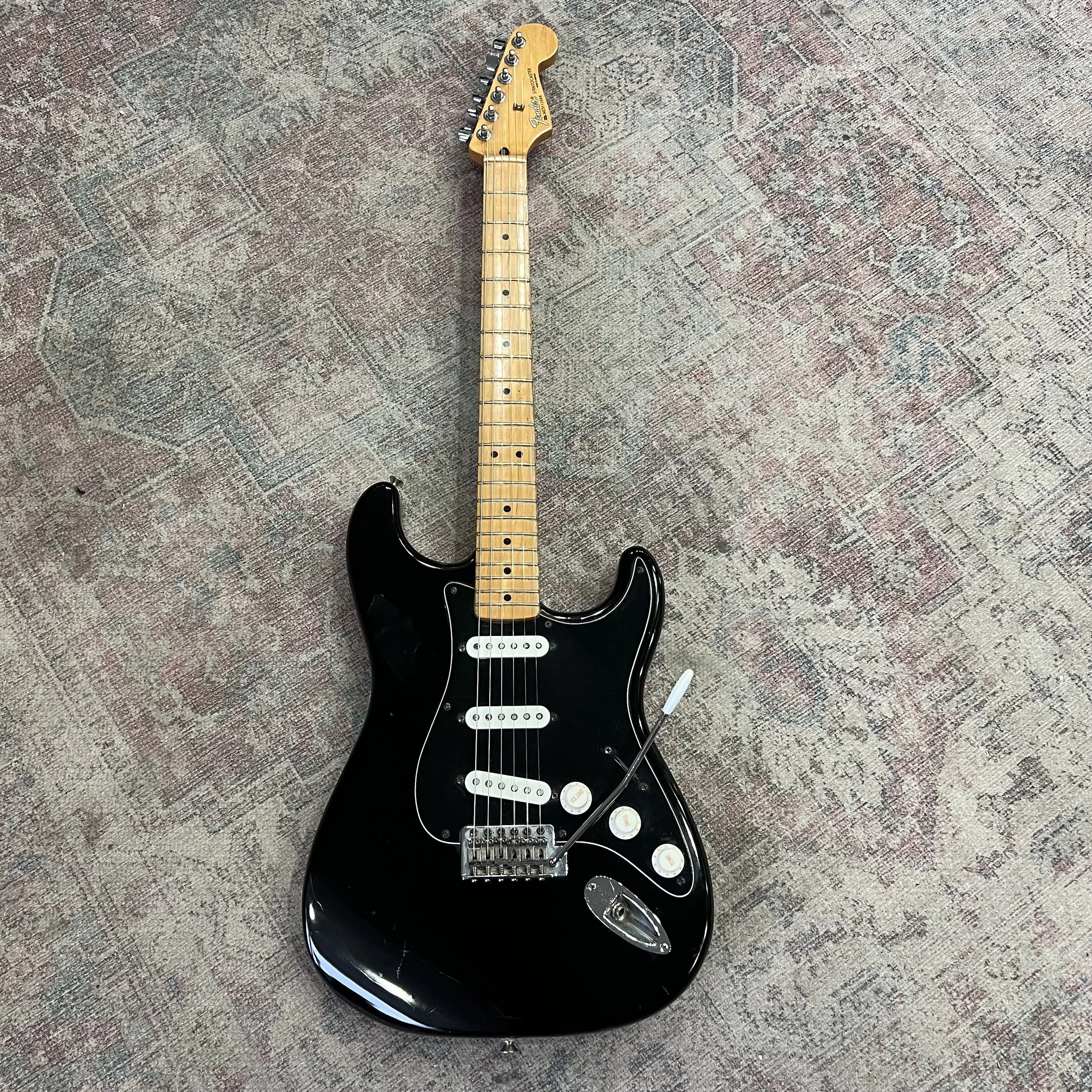 Fender-Stratocaster-Electric-MIM-Guitar-Black-01.jpeg