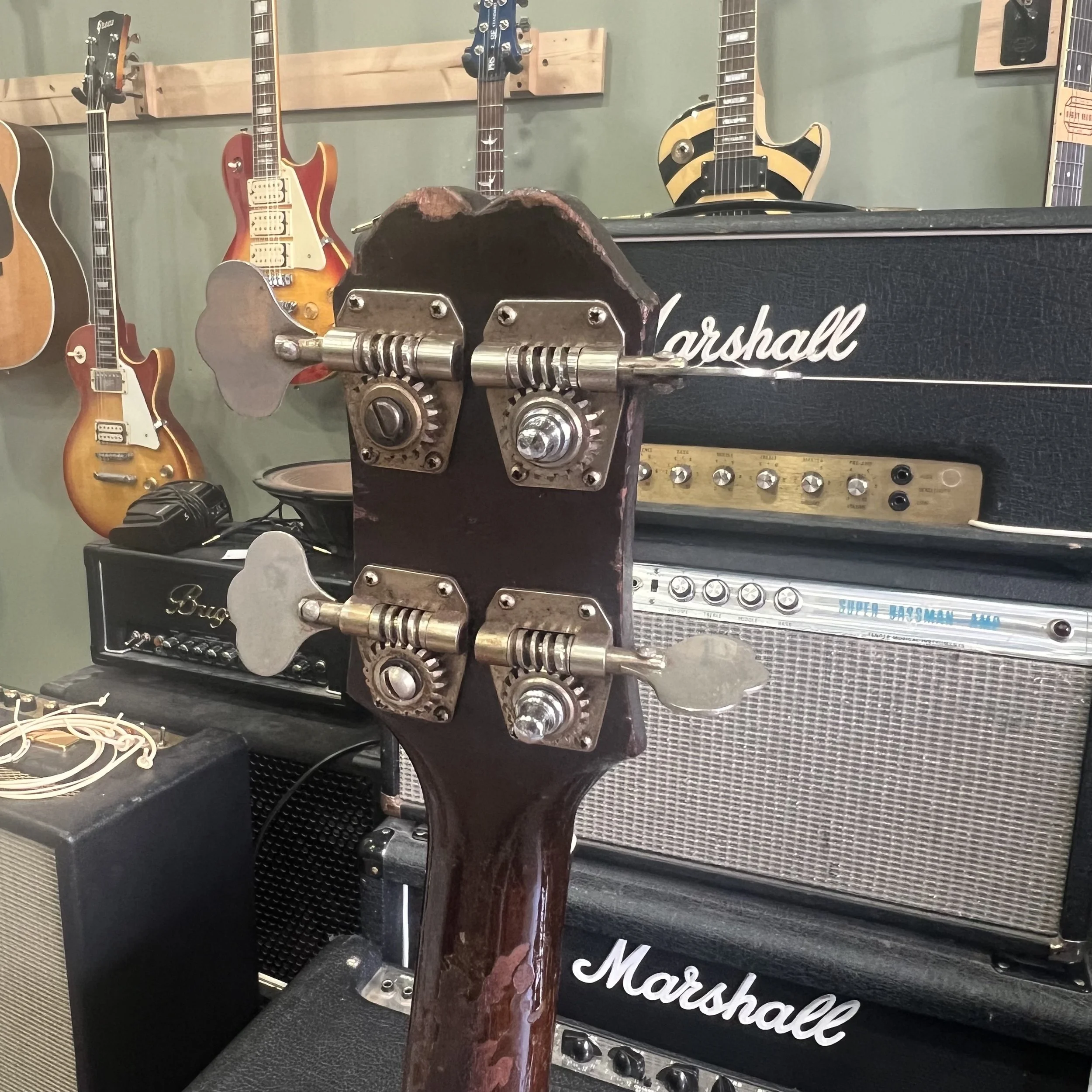 Epiphone-Rivoli-Electric-Bass-Guitar-1967-3tonesunburst-07.jpeg