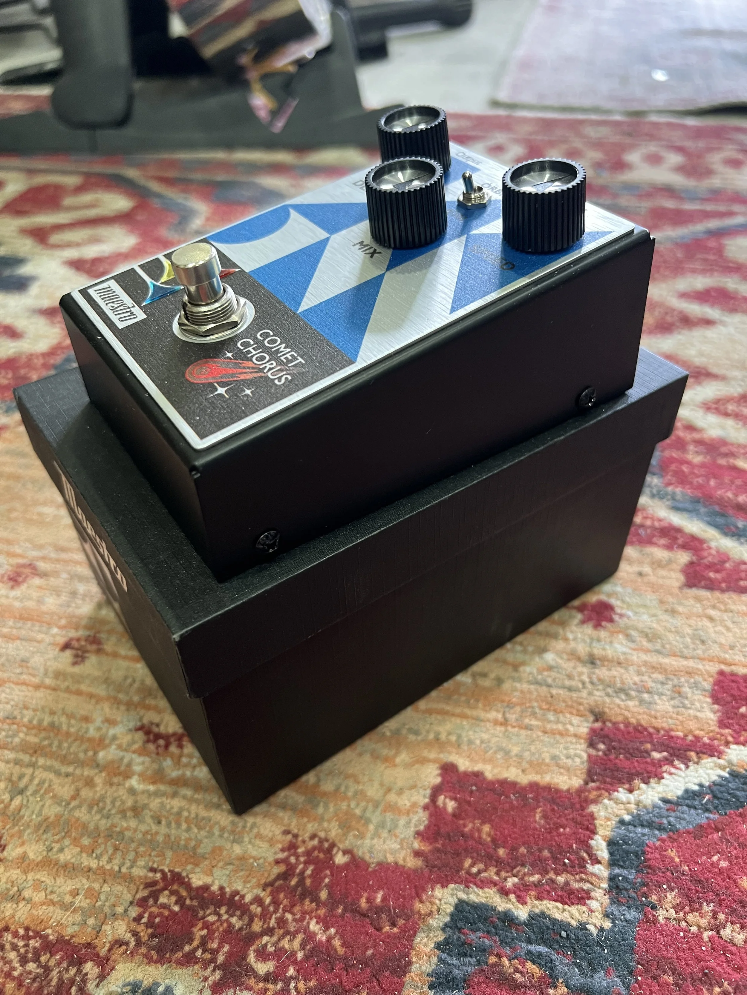 Maestro-Comet-Chorus-Blue-Analog Modulation-Pedal-Blue-05.jpeg
