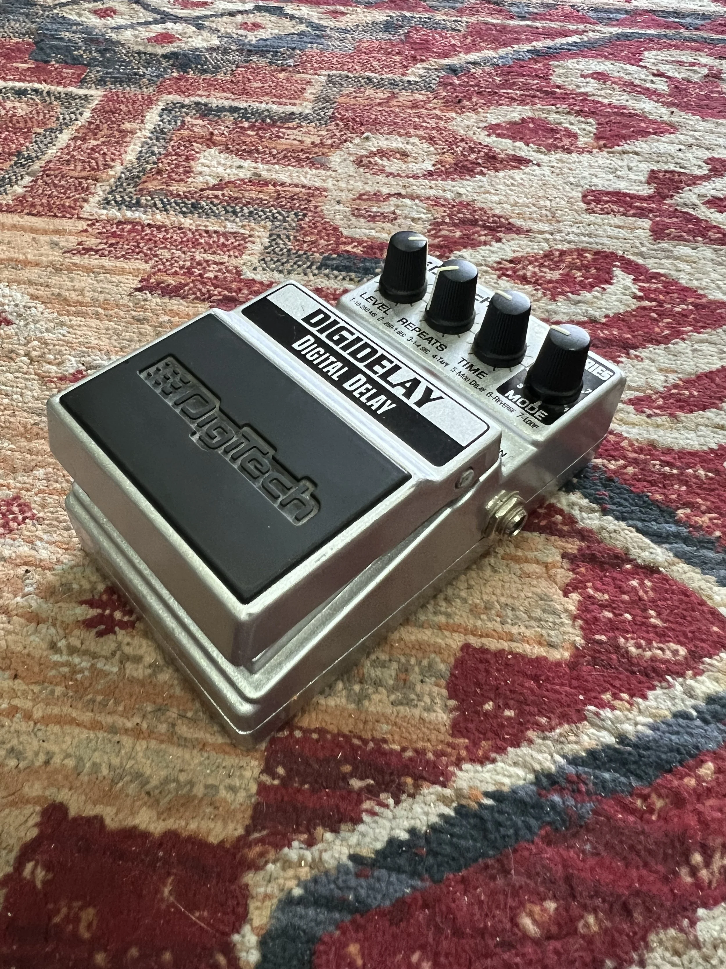 DigiTech-X-Series-DigiDelay-silver-guitar-effects-pedal-02.jpeg