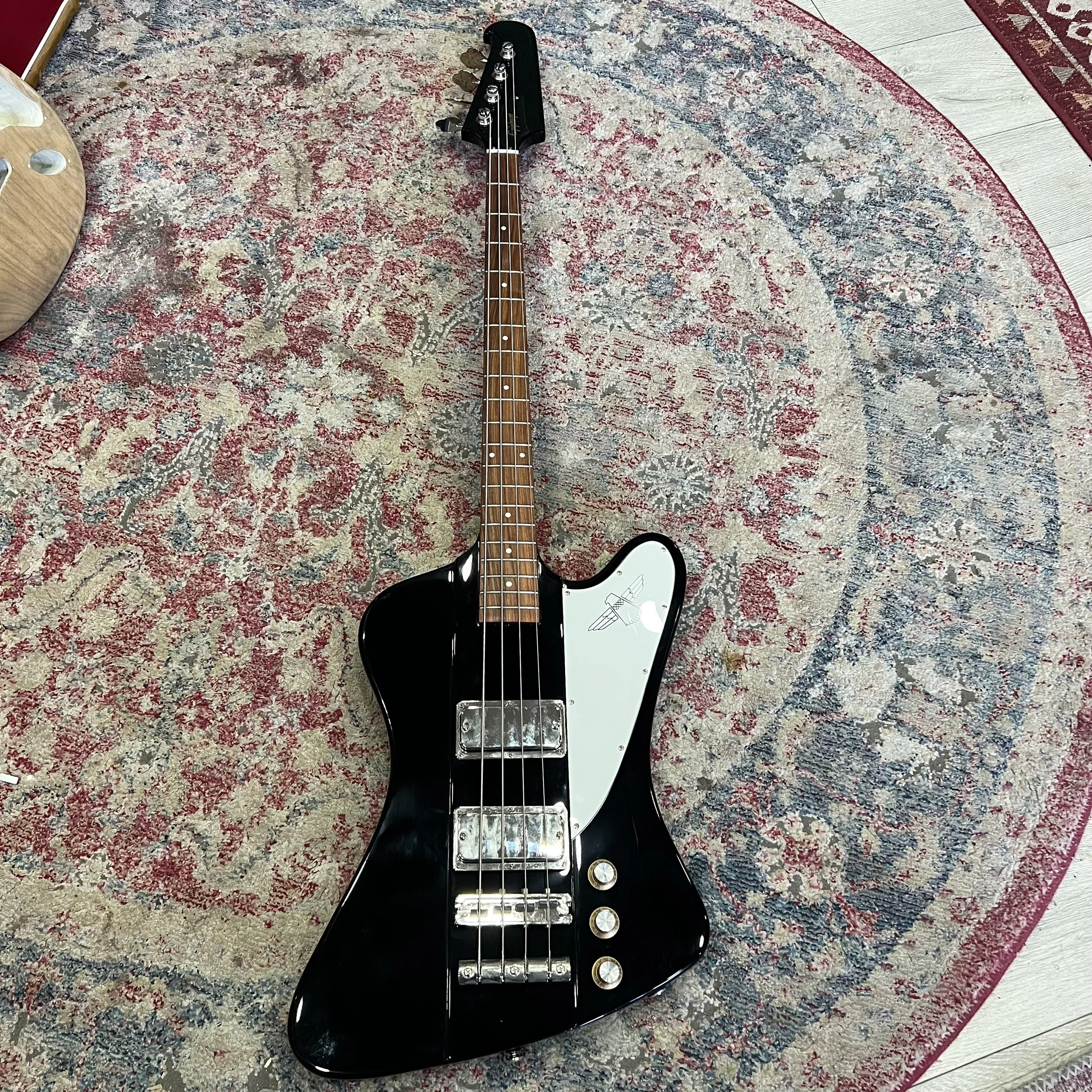 Epiphone-Thunderbird-Bass-01.jpeg