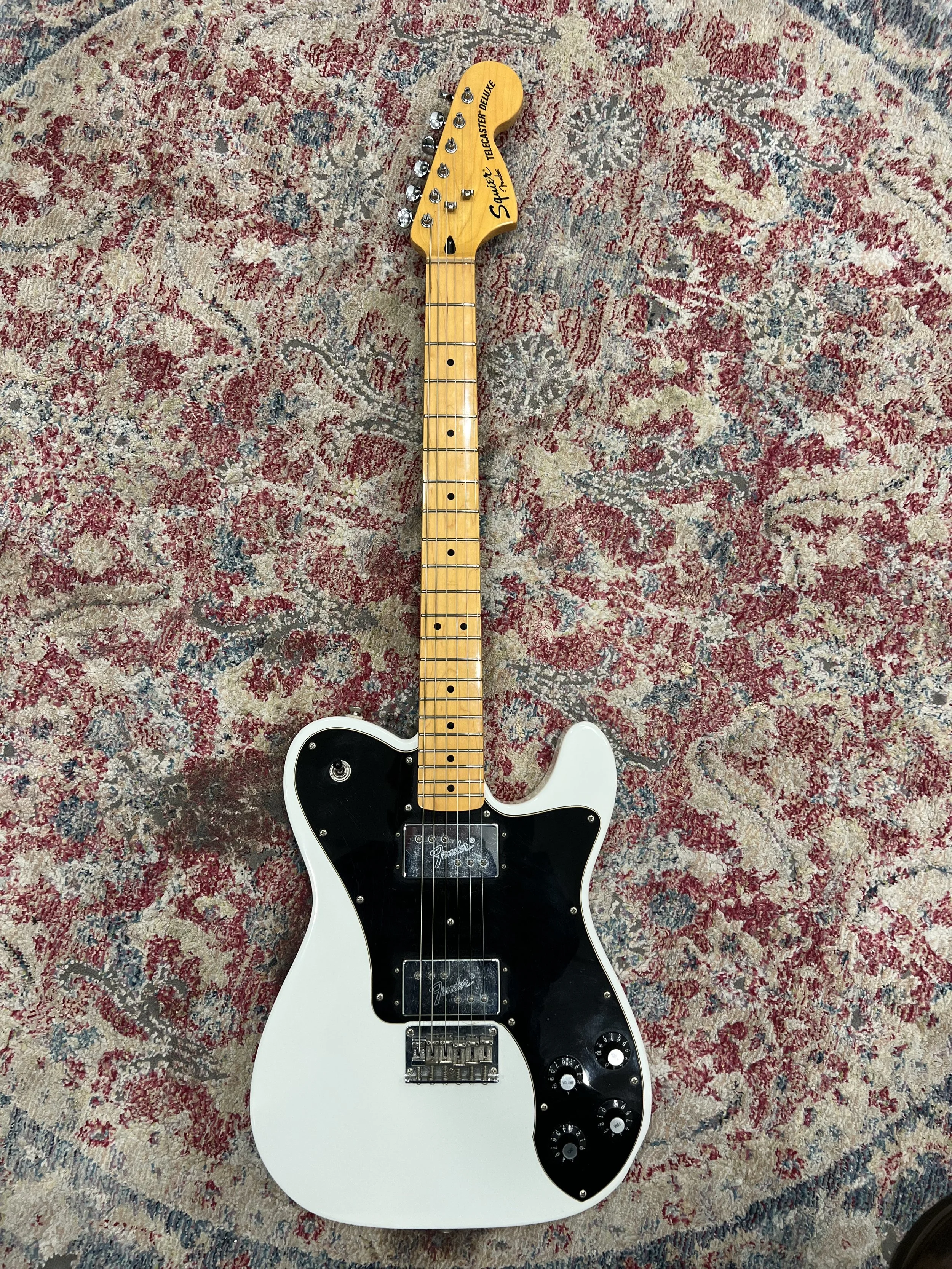 SquierFenderTelecasterDeluxeClassicVibe_00.jpeg