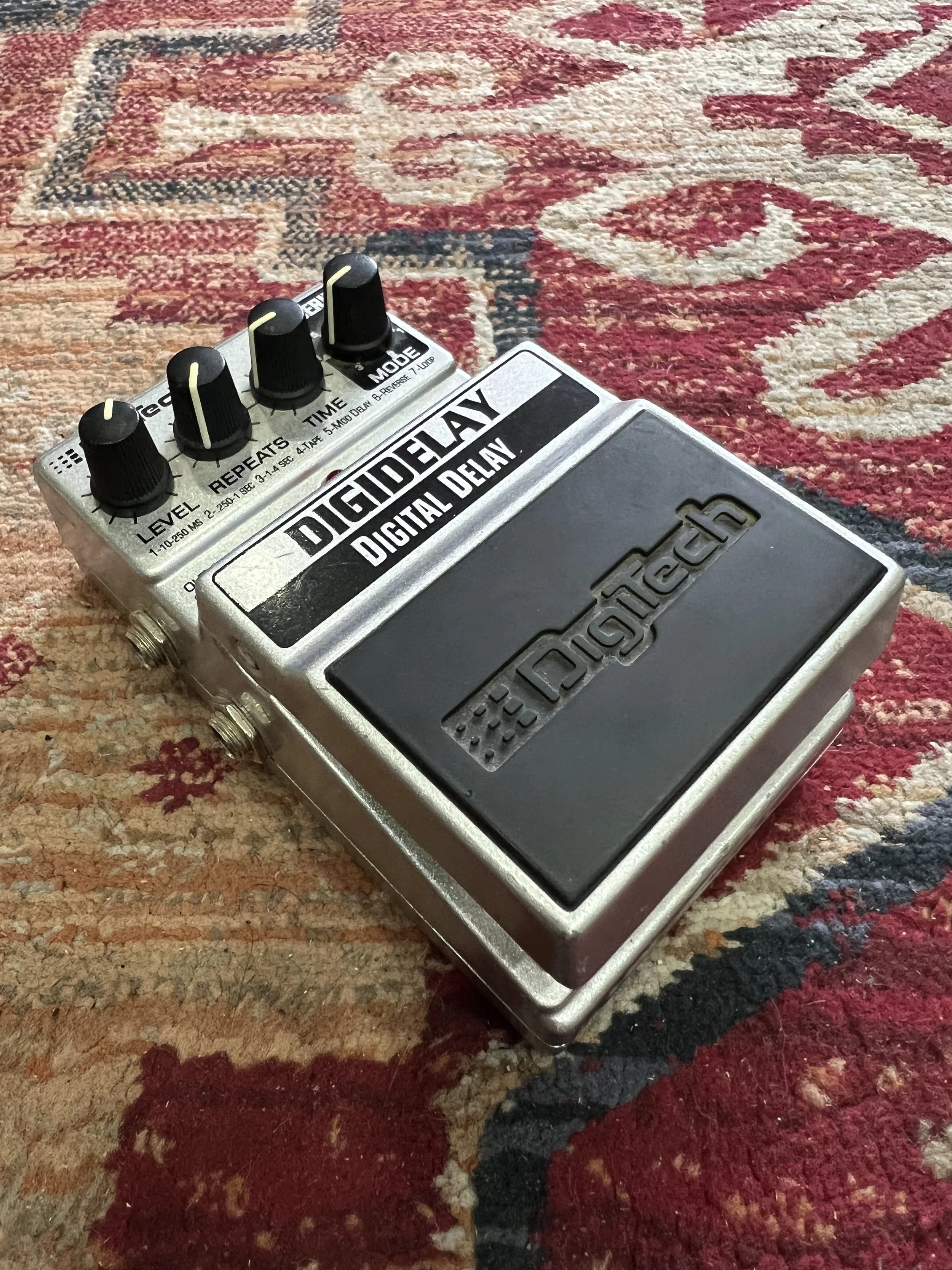 DigiTech-X-Series-DigiDelay-silver-guitar-effects-pedal-04.jpeg