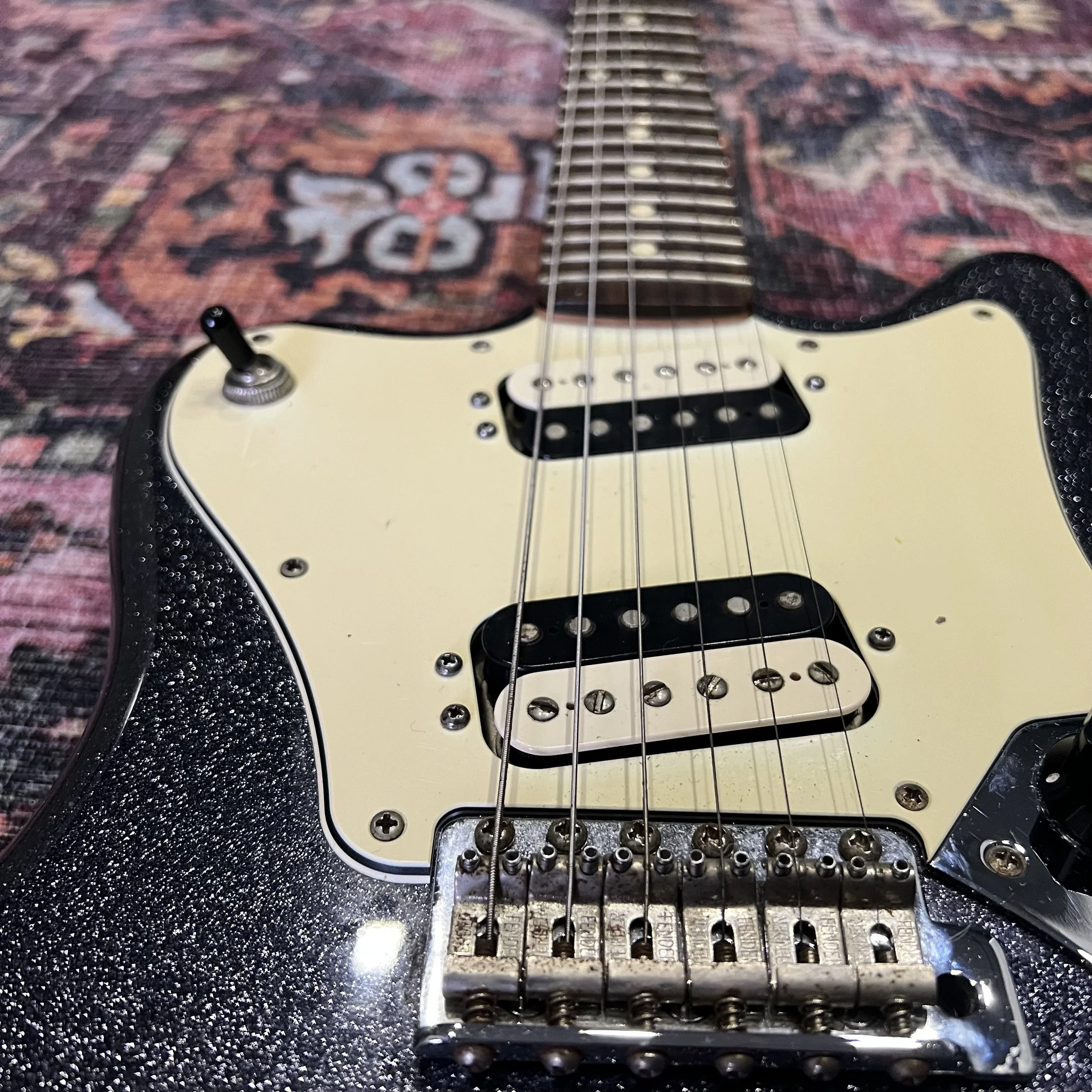 Fender-Super-Sonic-BlackGrey-Sparkle-07.jpeg