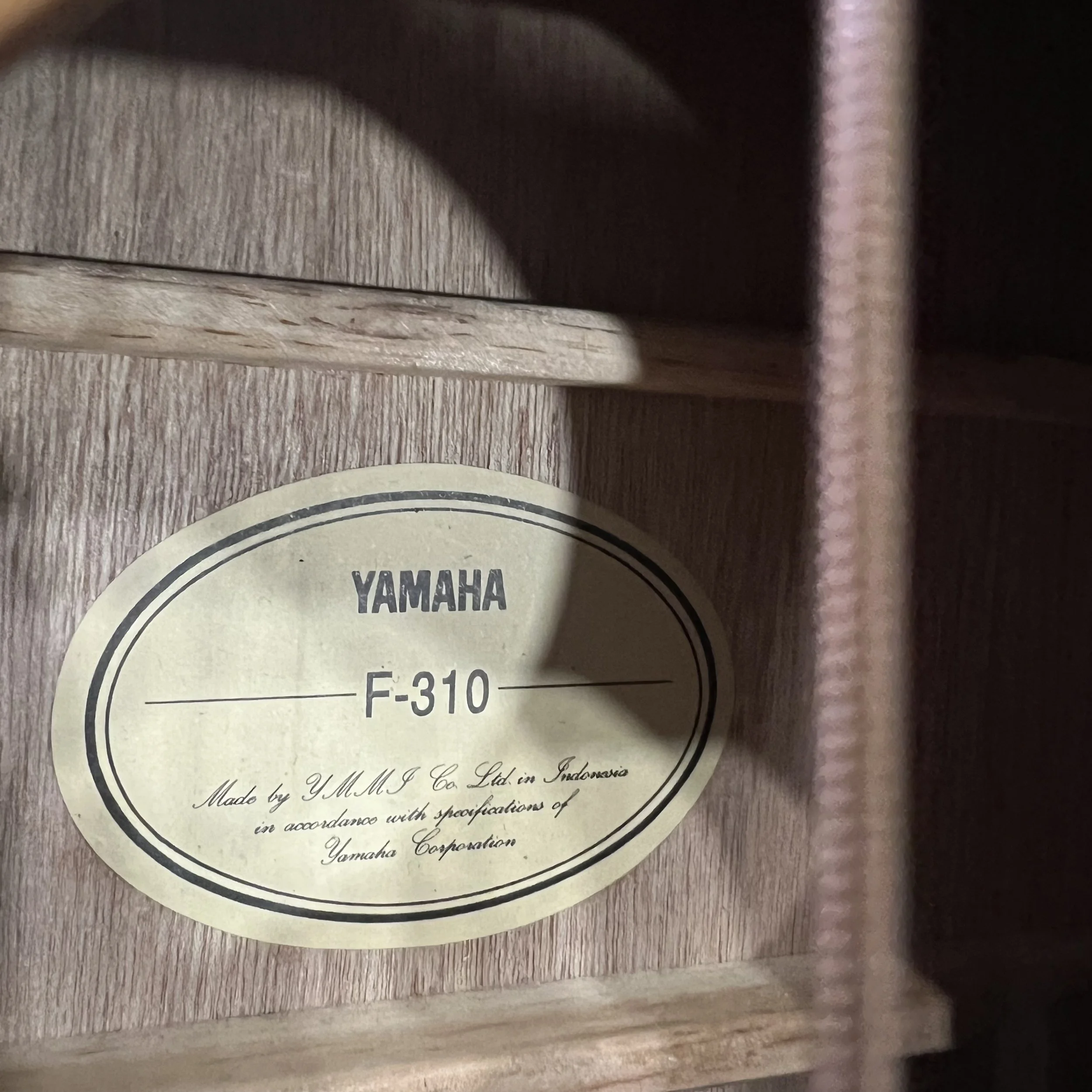 Yamaha-F310-acoustic-natural-gloss-07.jpeg